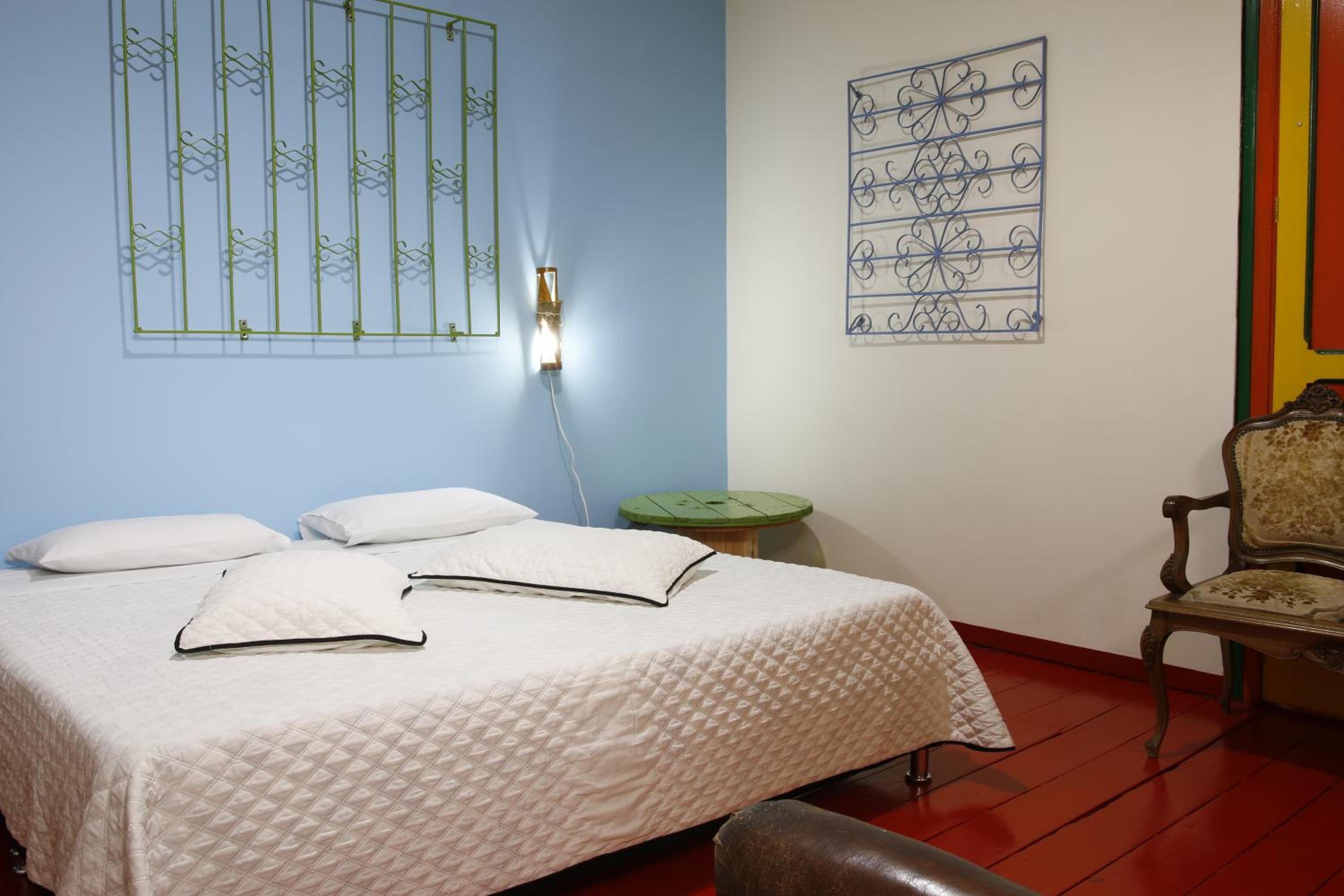 Deluxe Room with Private Bathroom photo 2