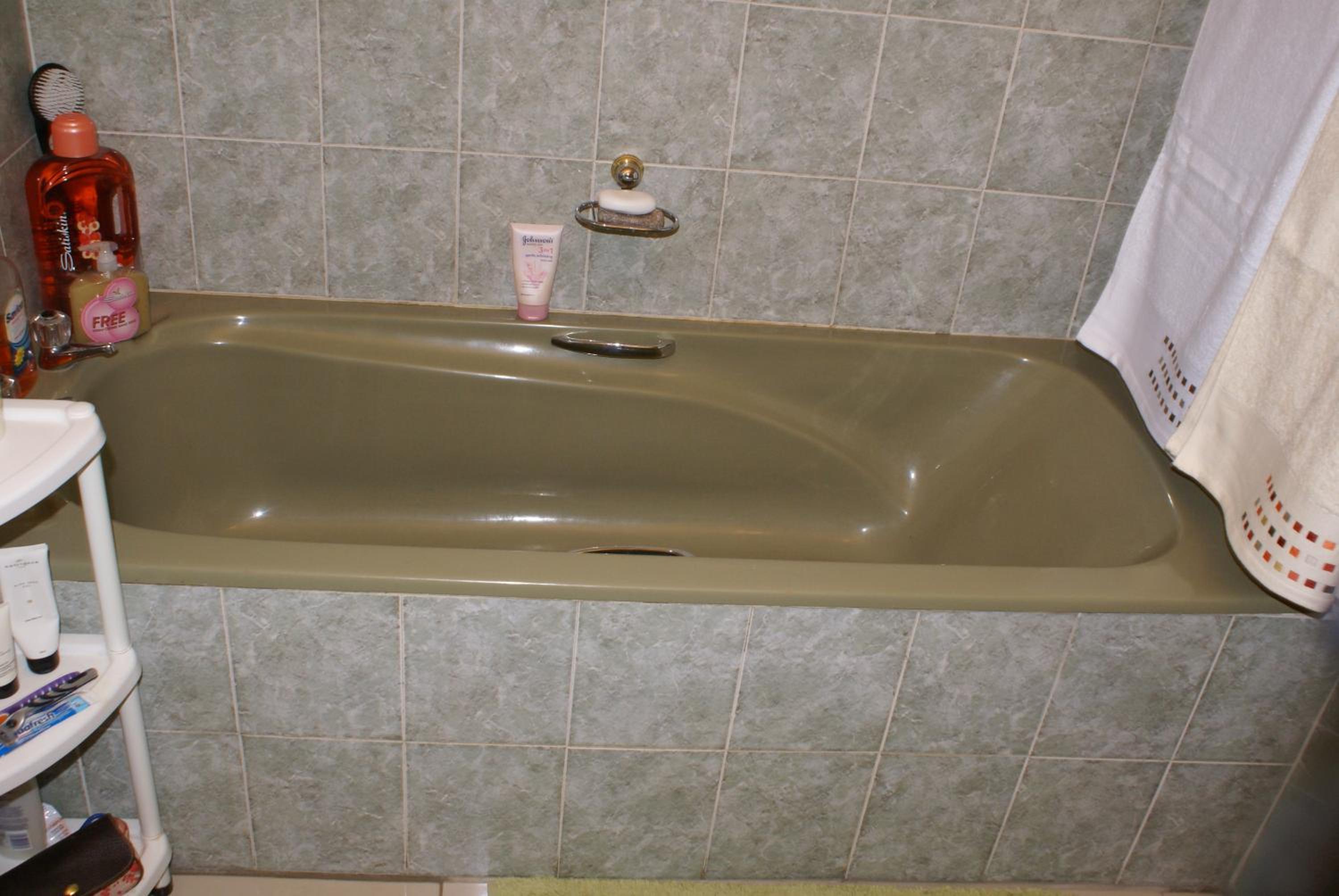 Double Room with Bath and Shower - Photo 3