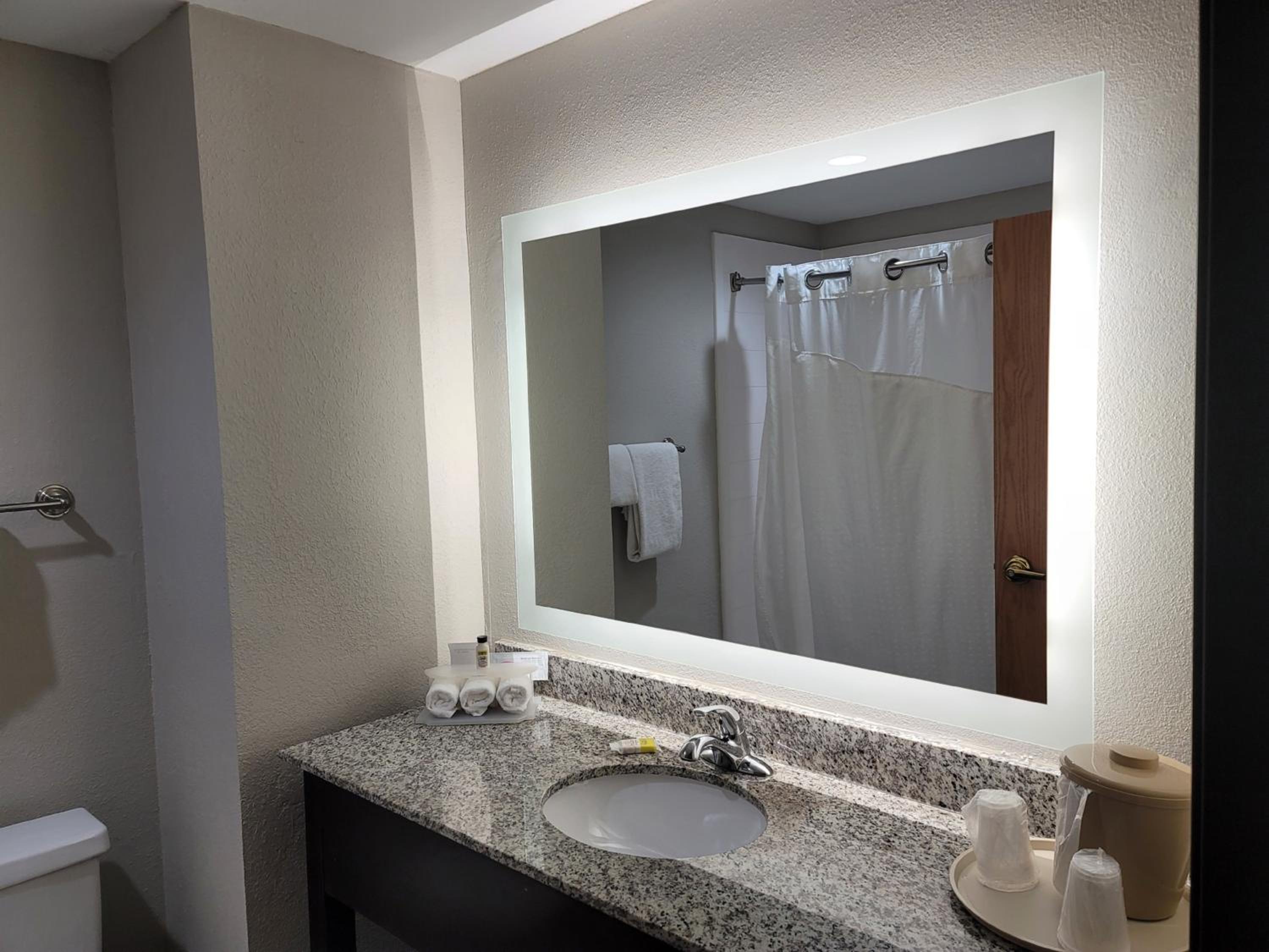 Standard King Room - Photo 4