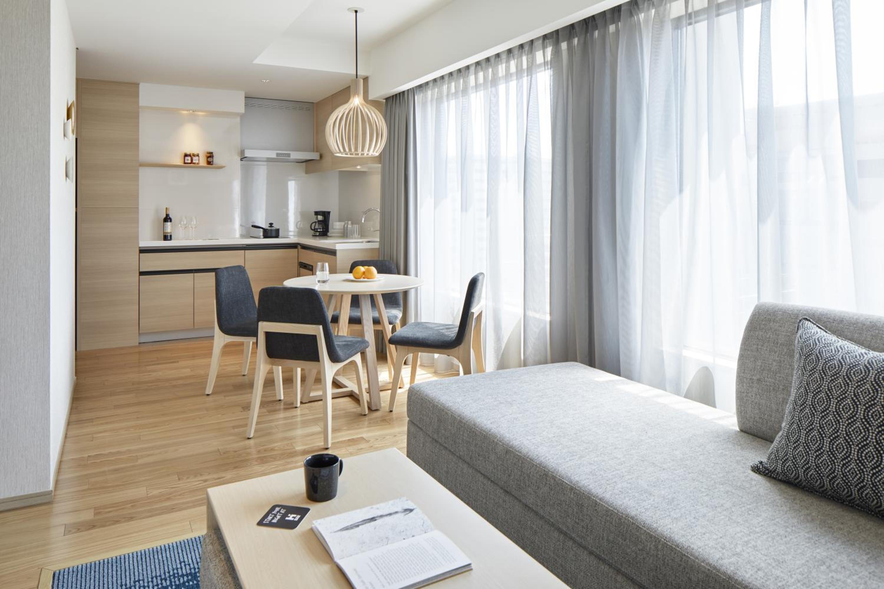 Two-Bedroom King Suite with Two Twin Beds and Sofa Bed - Kitchen - Photo 4