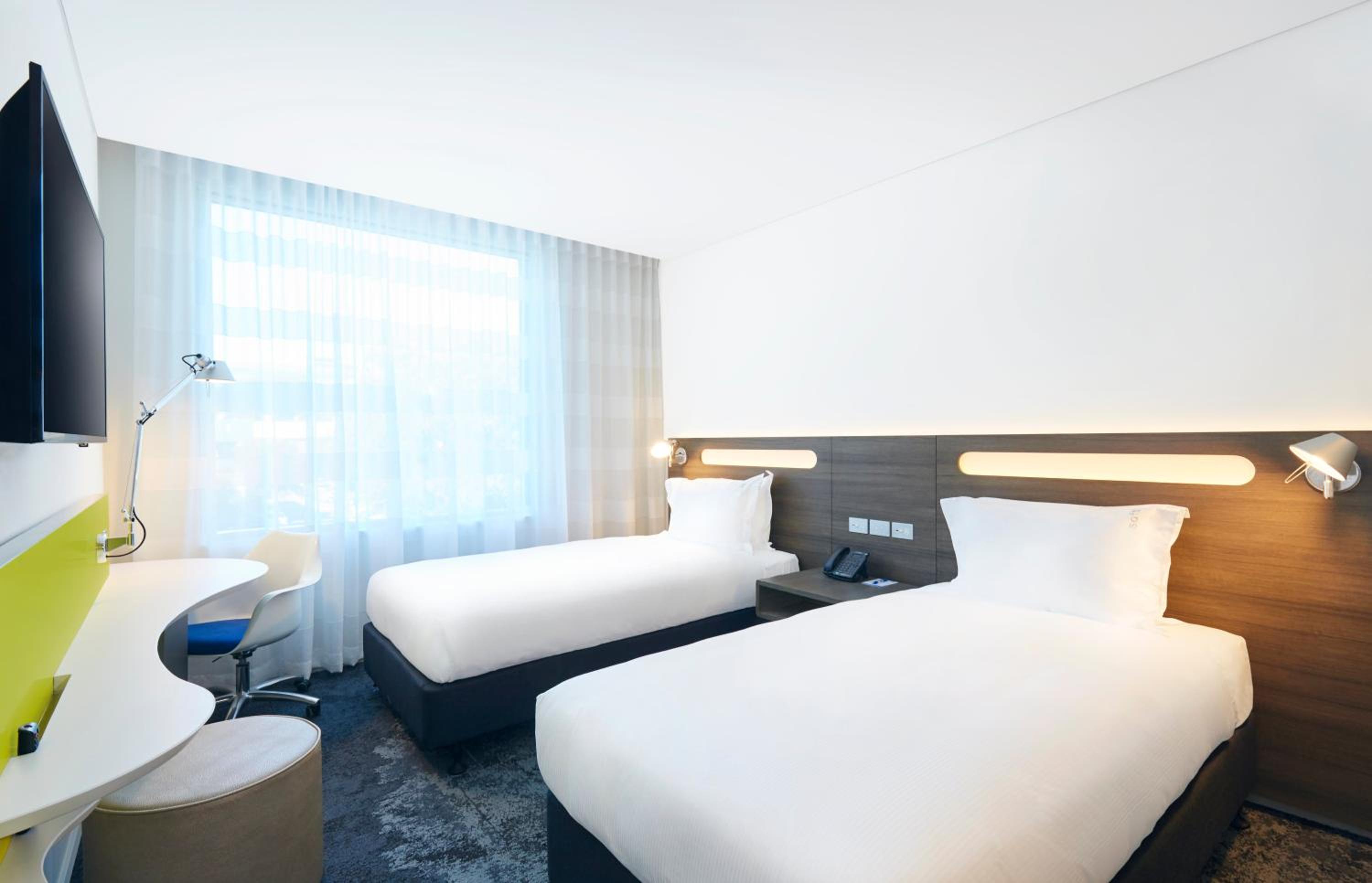 Standard Twin Room - Free Breakfast thumbnail 6