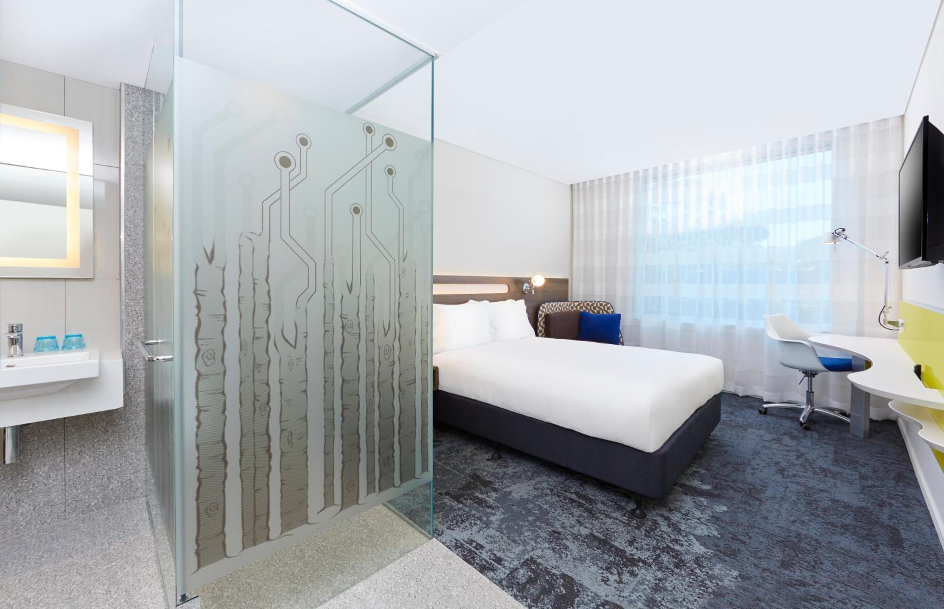Standard Queen Room - Free Breakfast