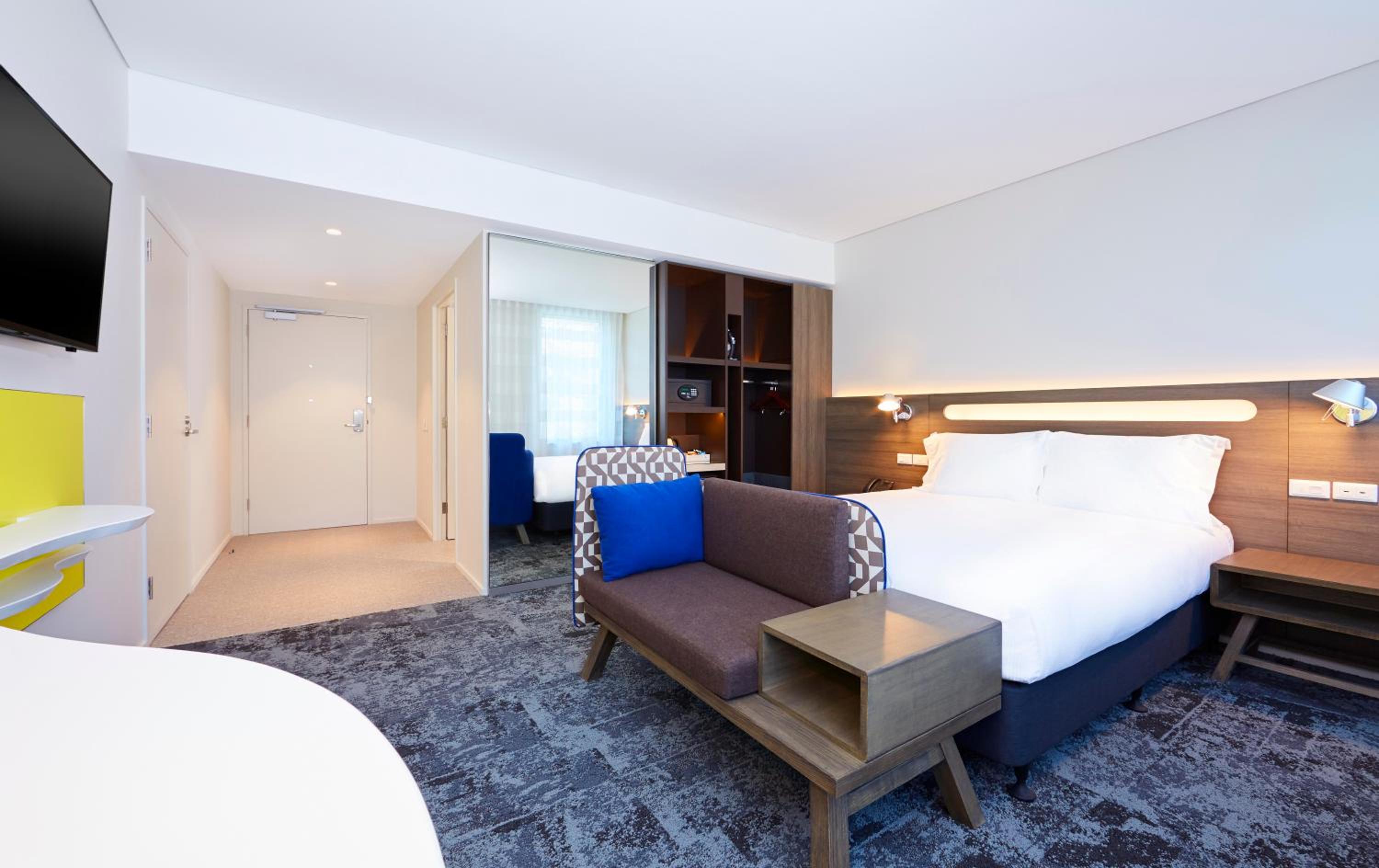 Standard Queen Room - Accessible with Free Breakfast