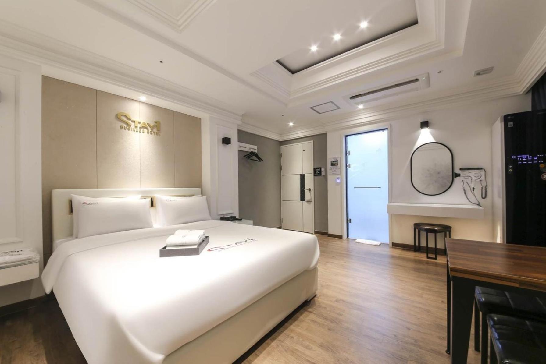 Suite - Photo 5