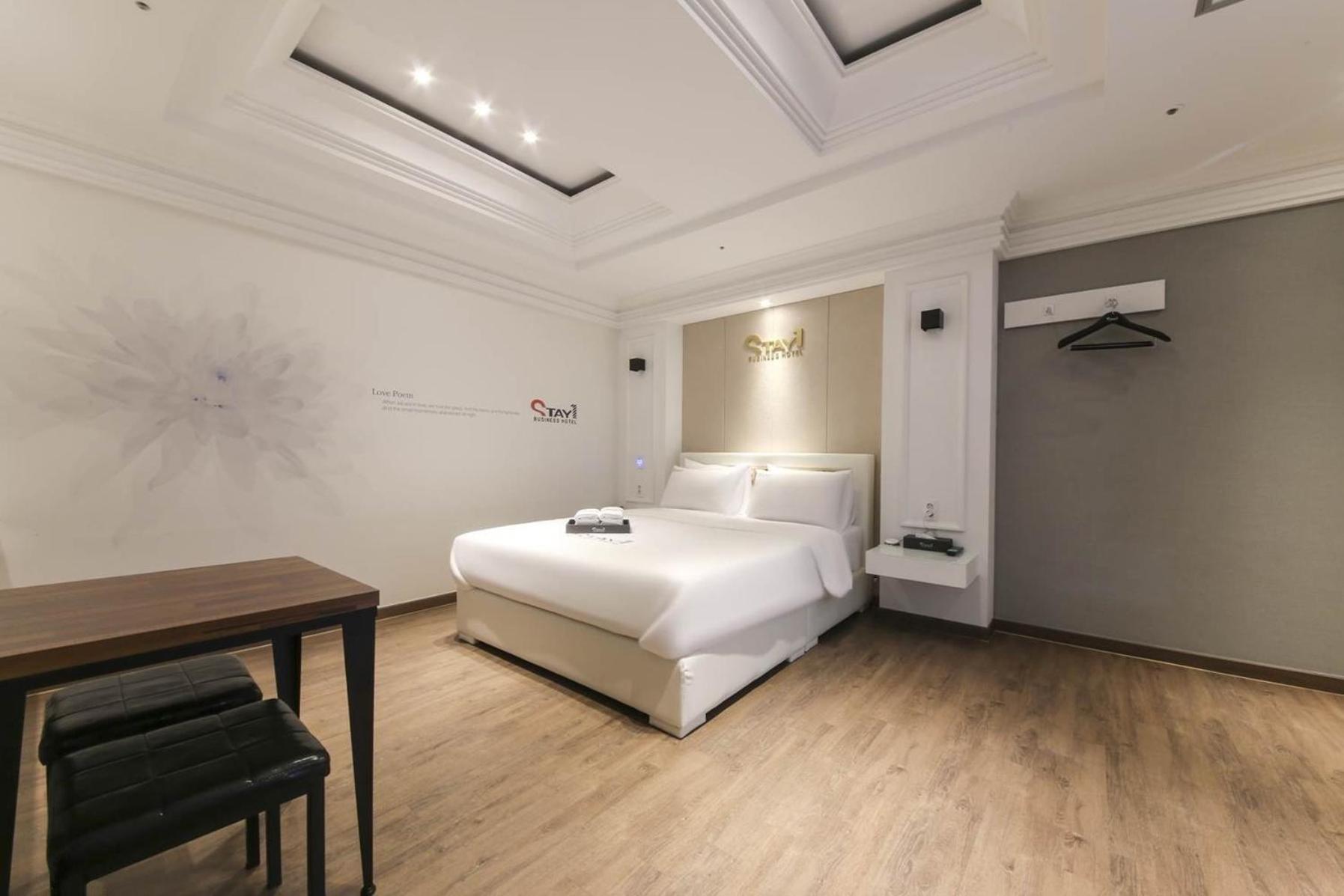 Suite - Photo 6