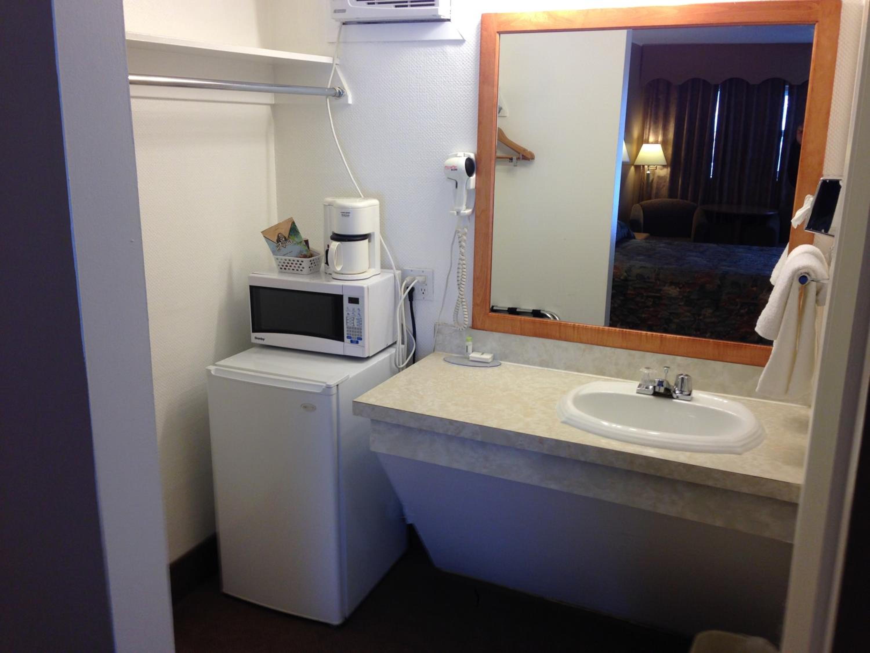 Queen Room - Non-Smoking - Photo 5
