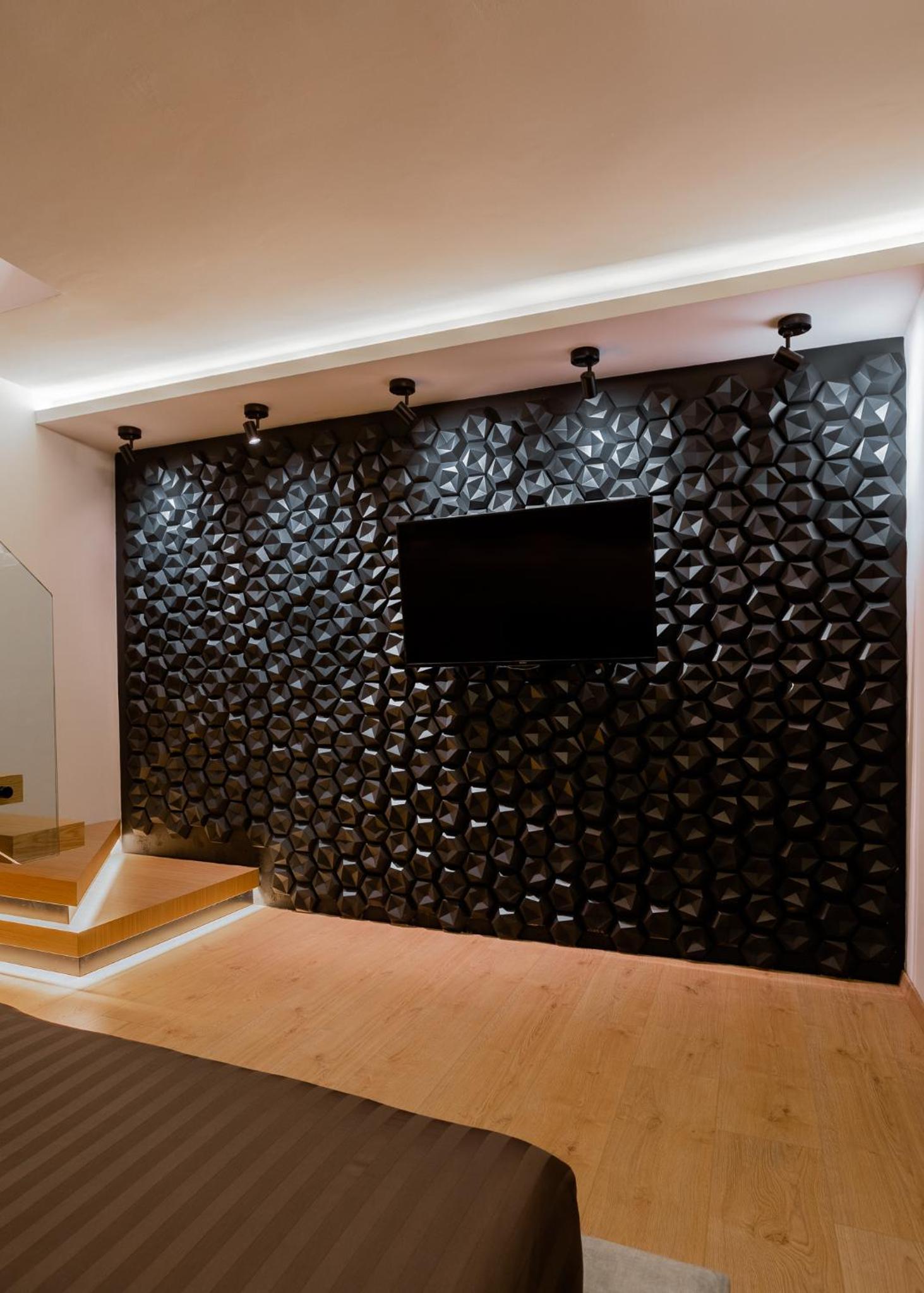 One-Bedroom Apartment - Photo 3