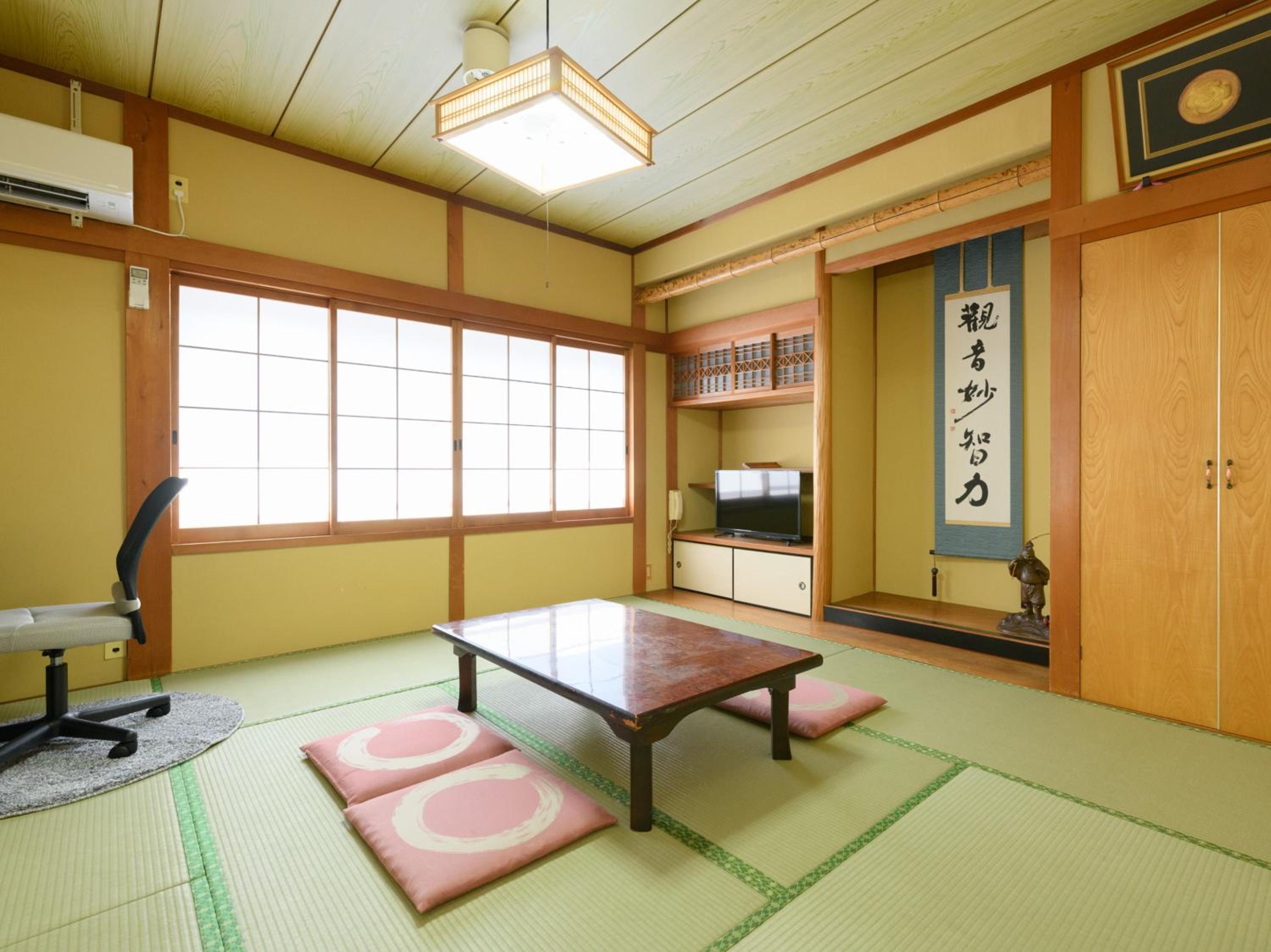 Quadruple Room with Shared Bathroom