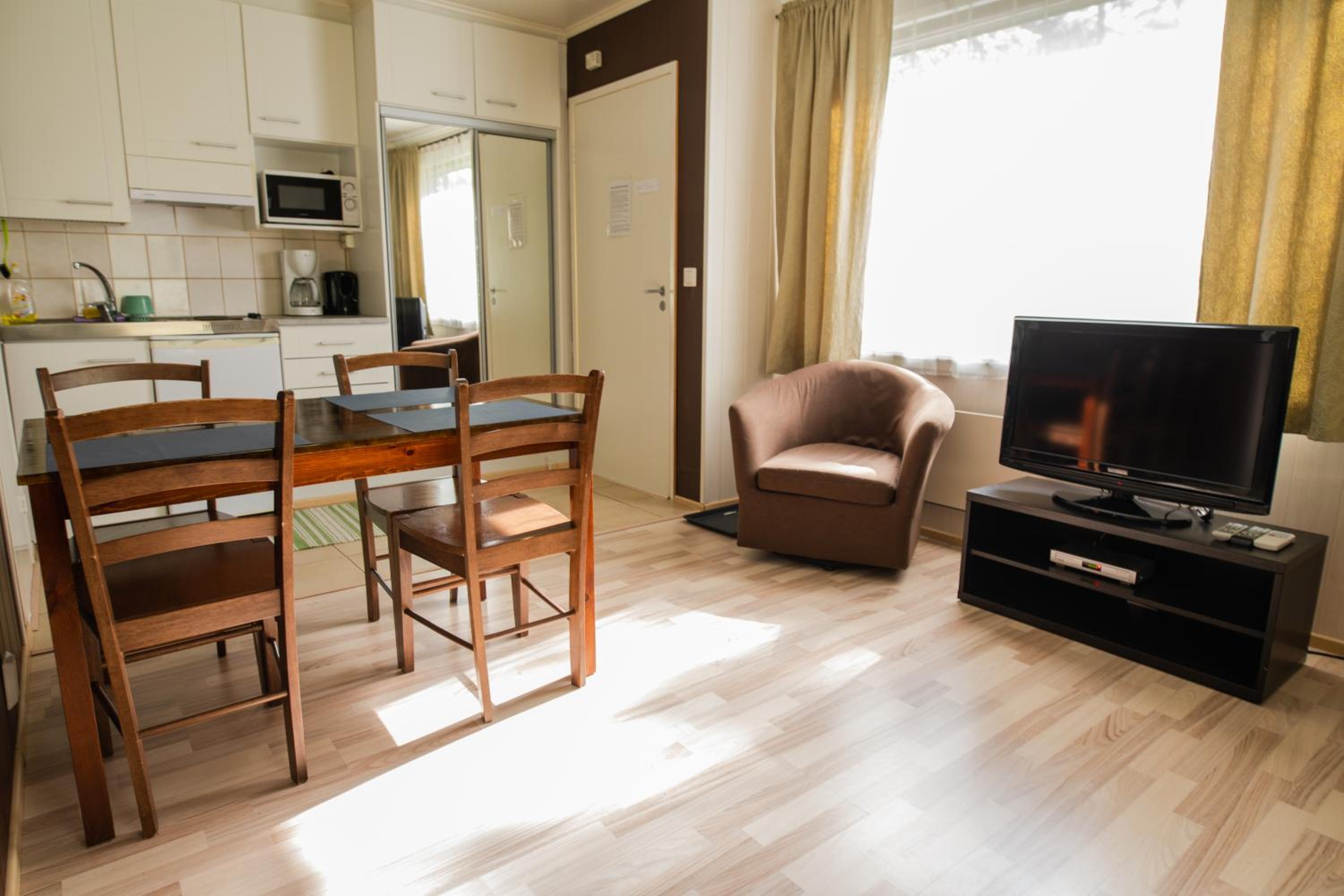 Deluxe Double Room with Extra Bed - Photo 5
