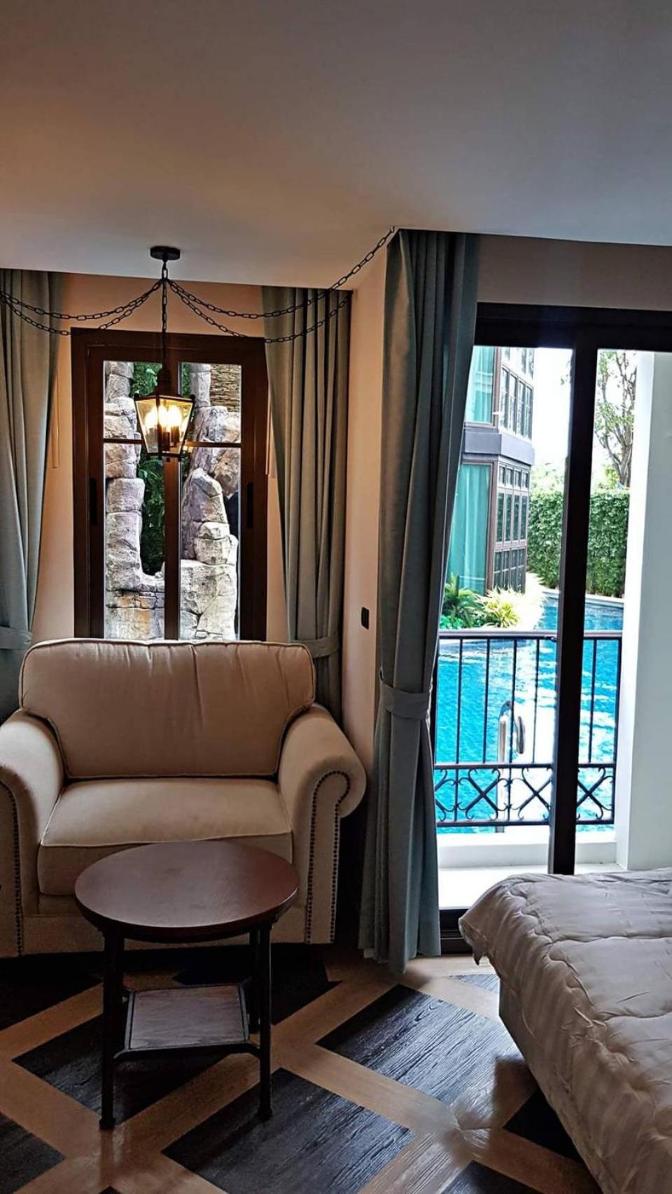 King Room With Pool Access photo 2