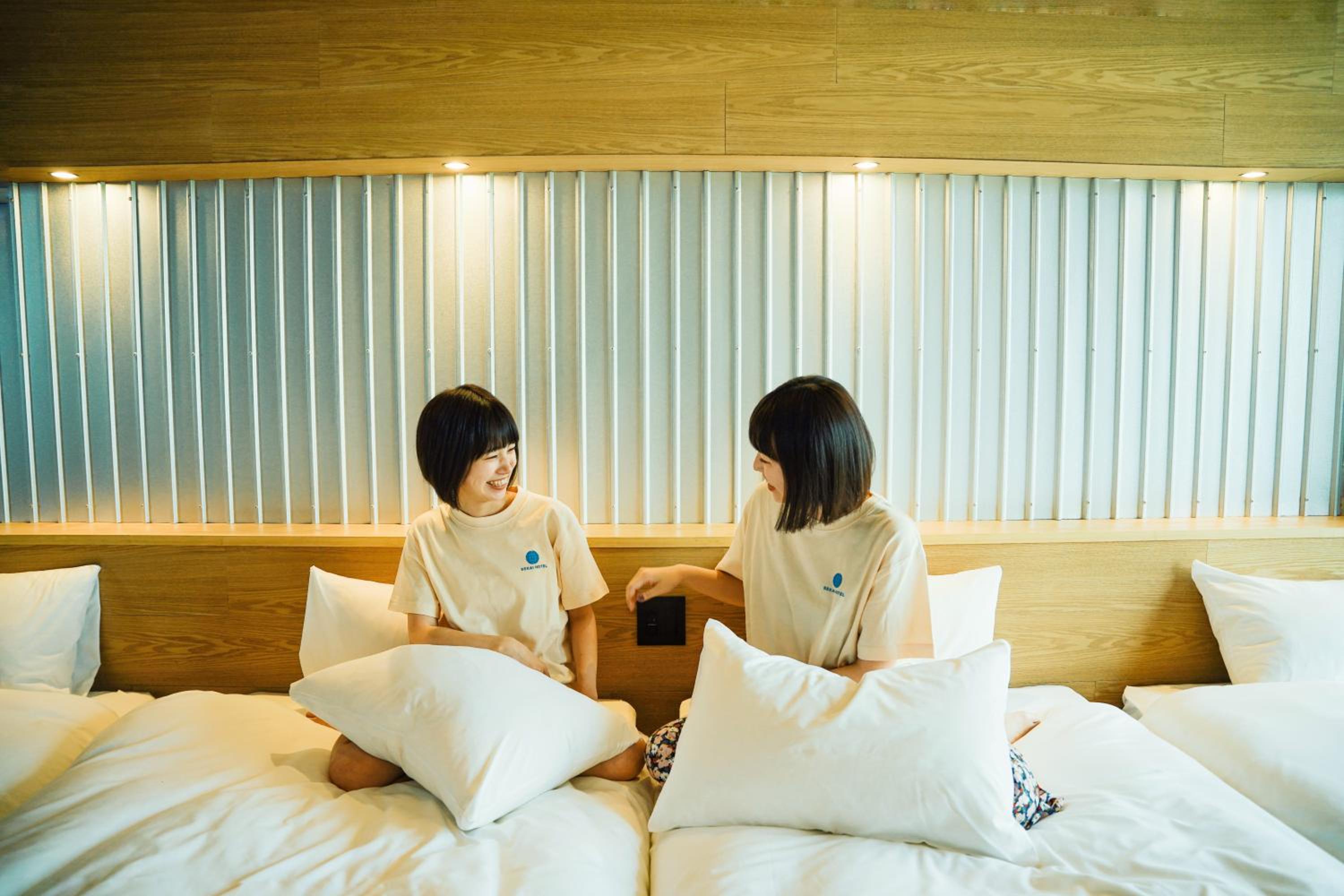 Deluxe Room thumbnail 6