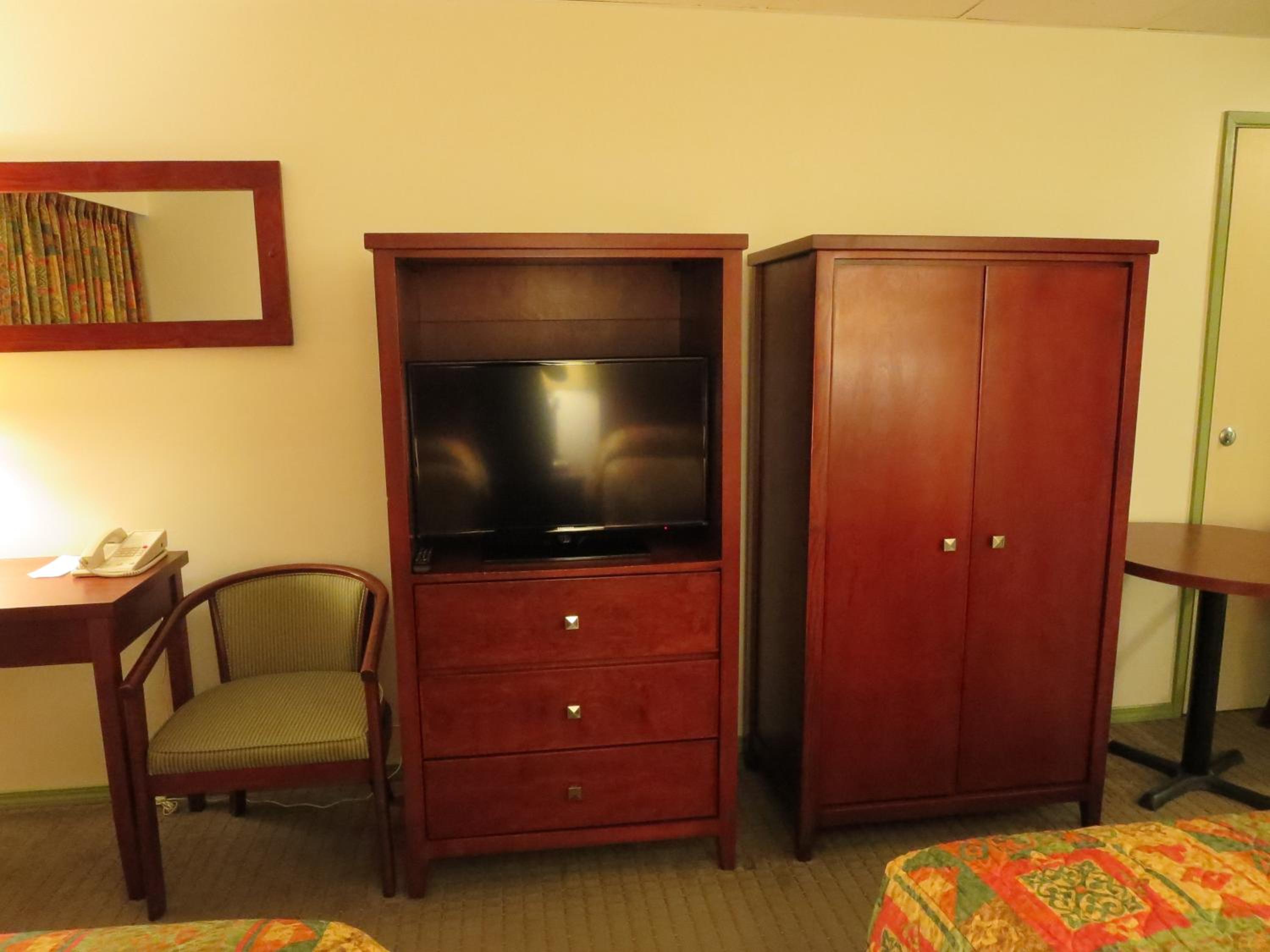 Double Room With Two Double Beds photo 2