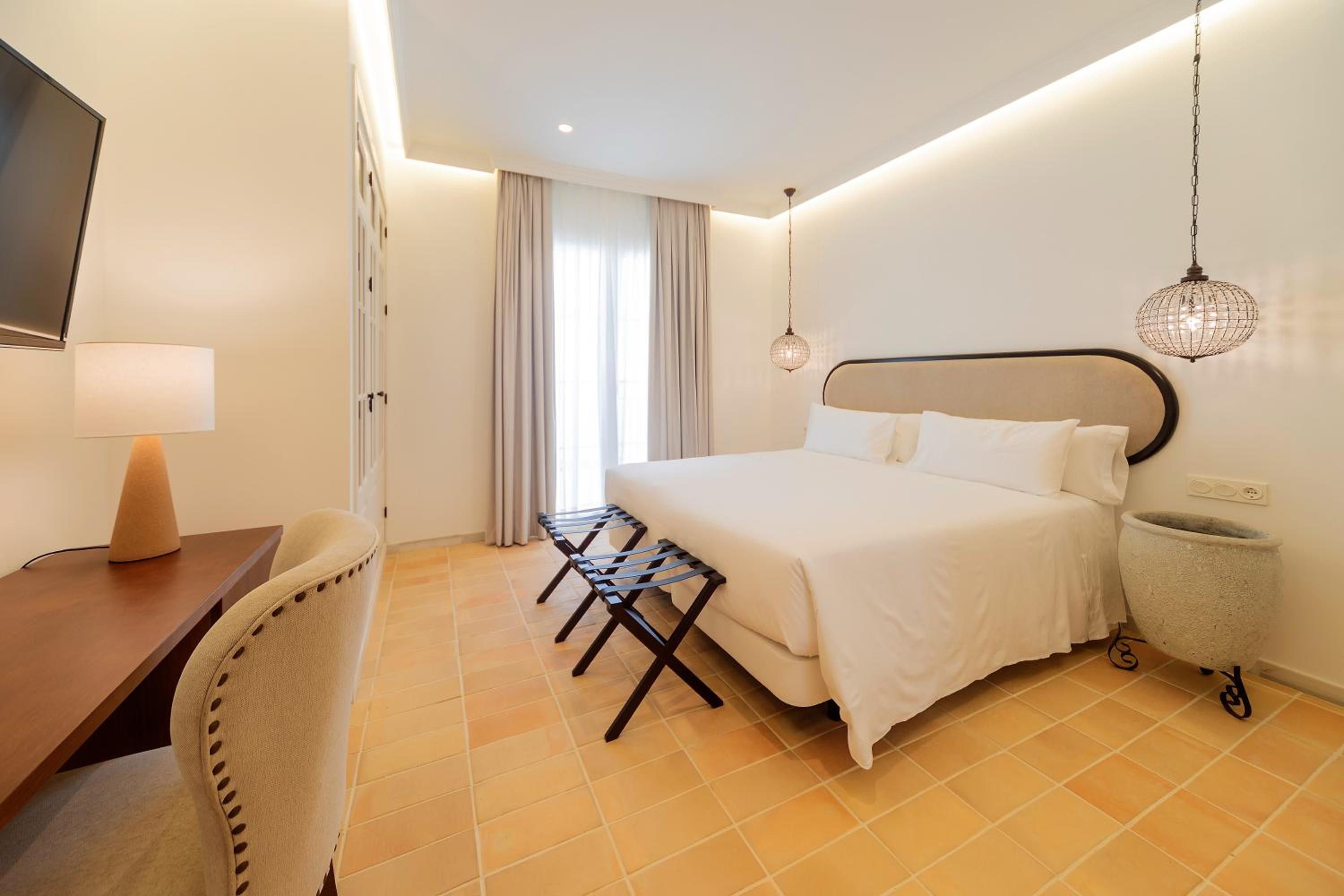 Deluxe Room - Photo 4