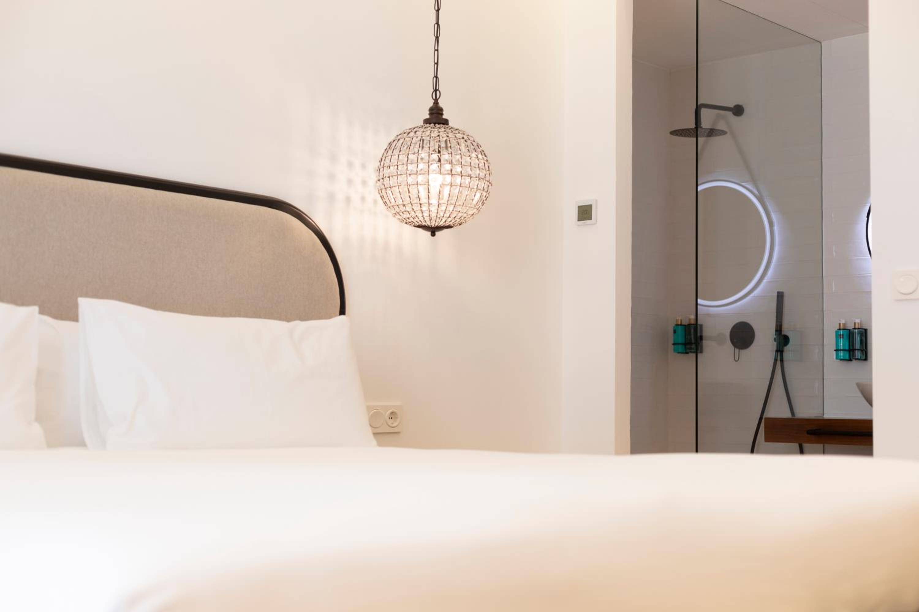 Deluxe Room - Photo 3