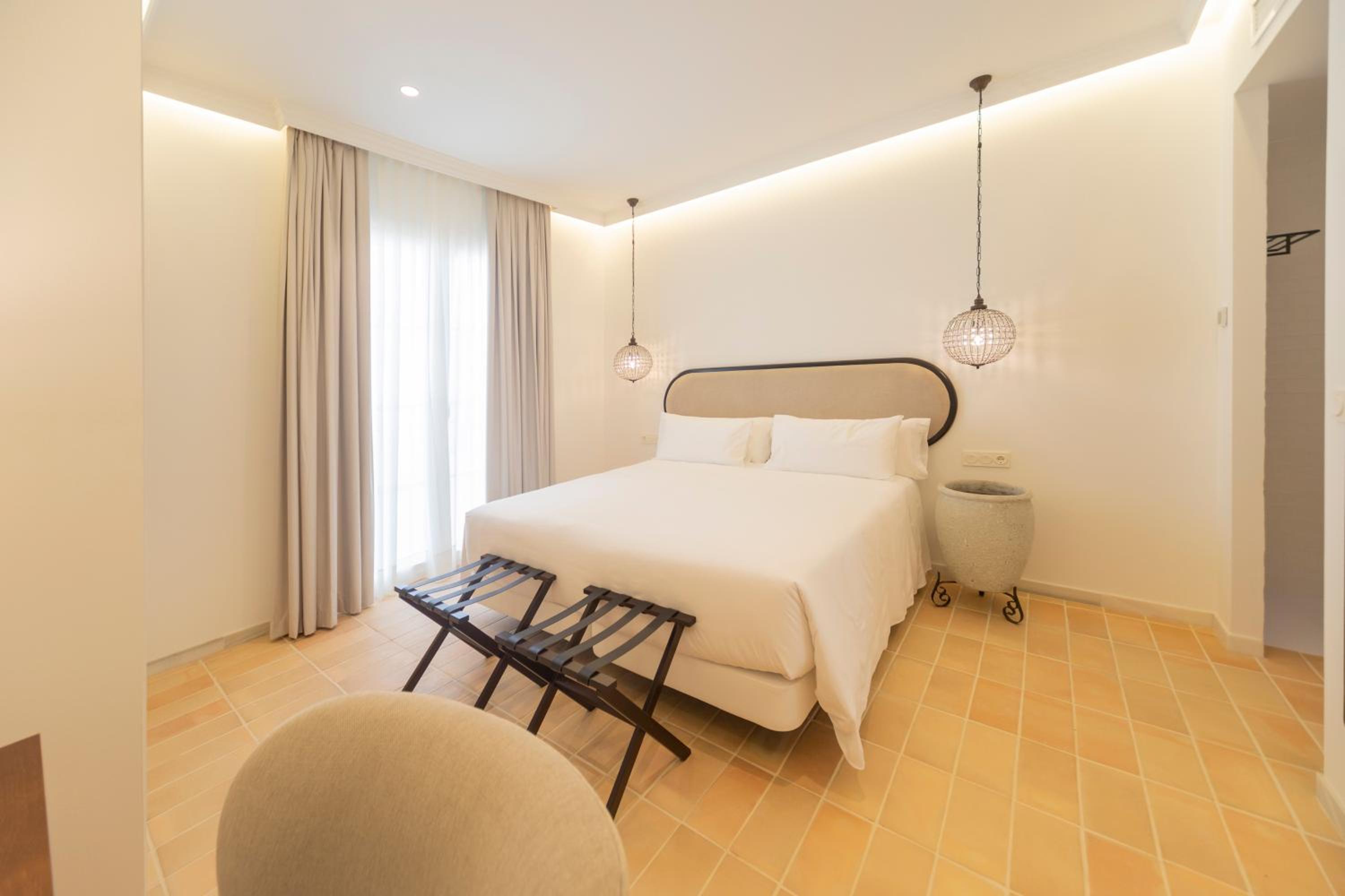 Deluxe Room - Photo 2