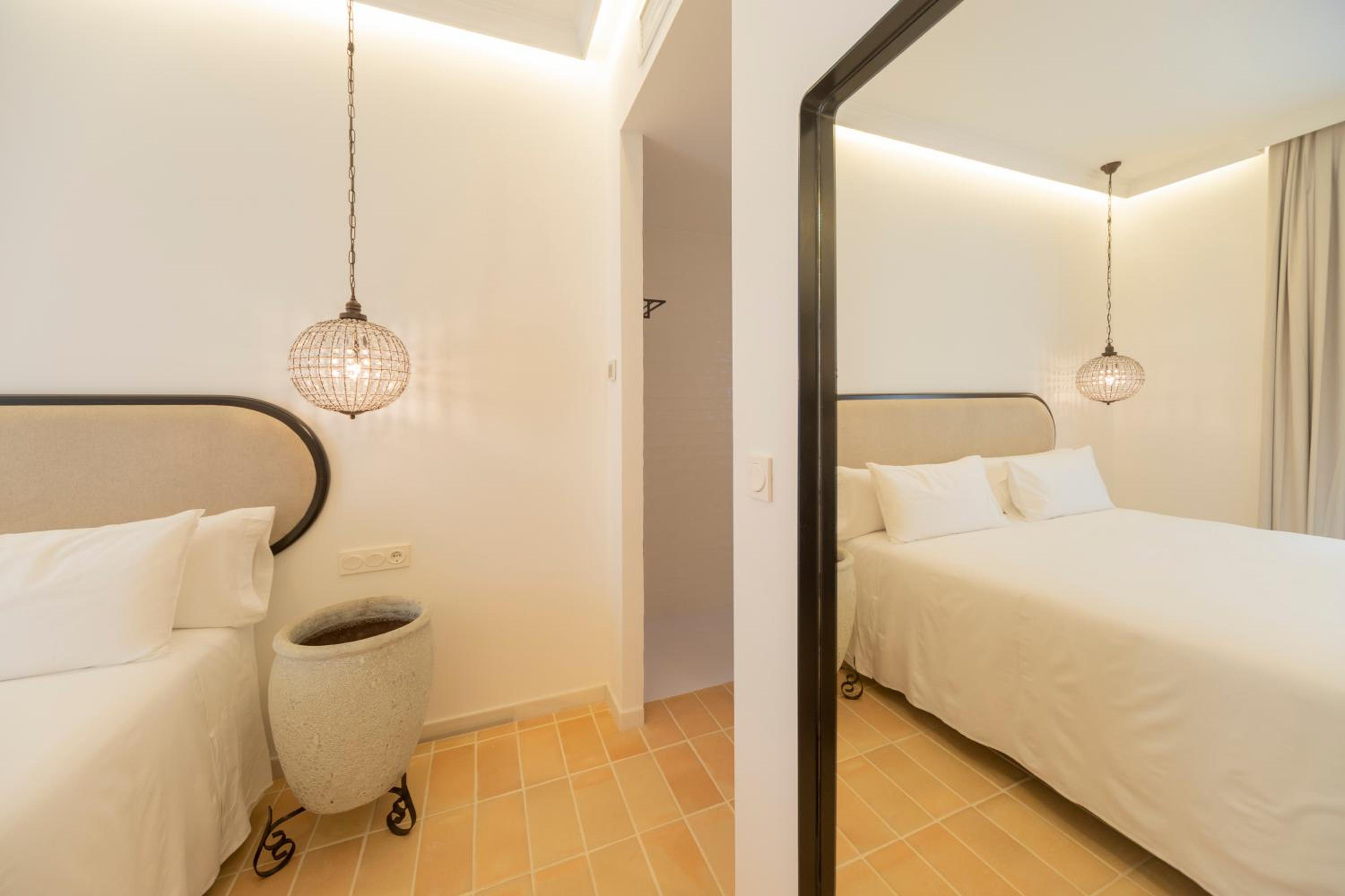 Deluxe Room - Photo 15