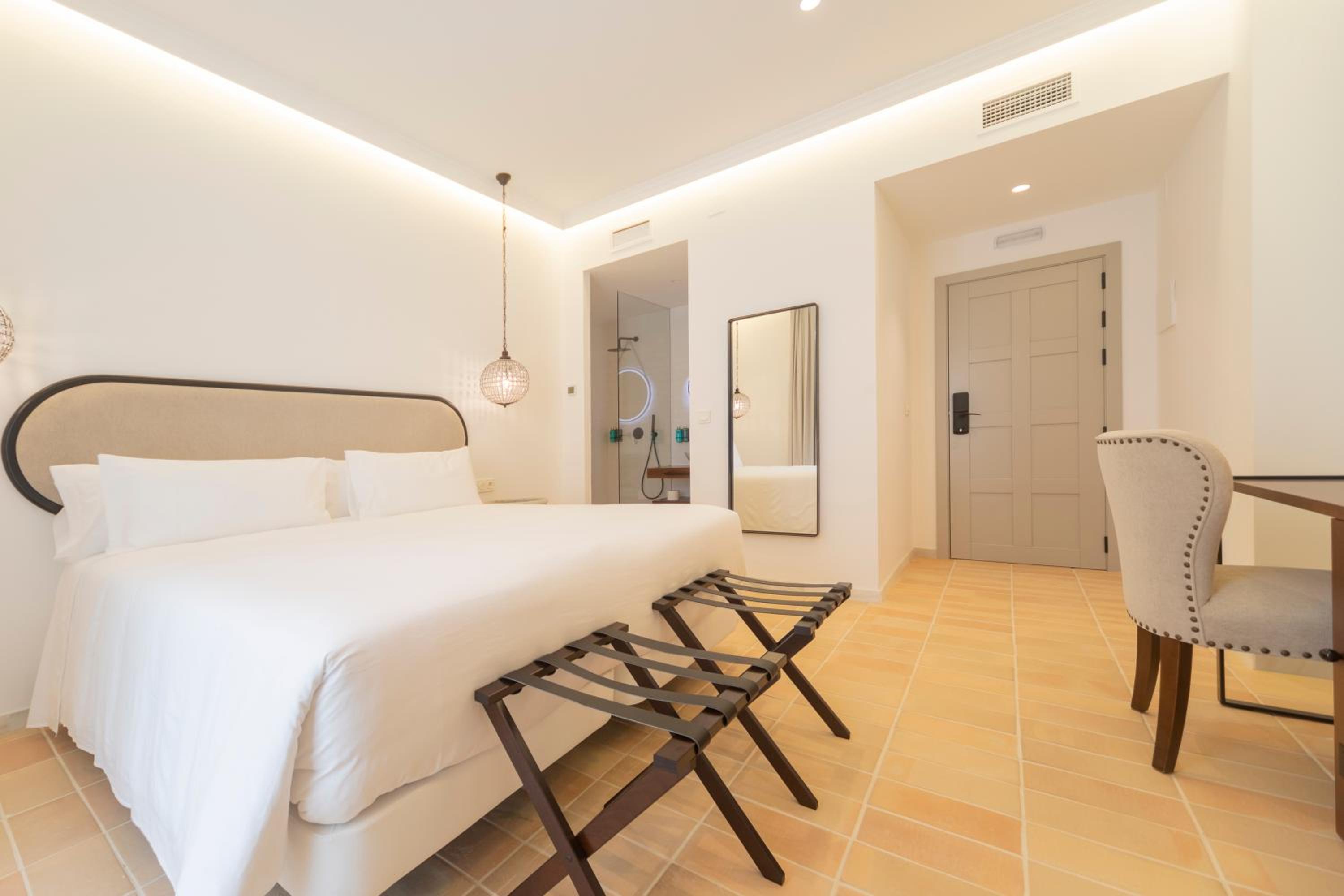 Deluxe Room - Photo 1