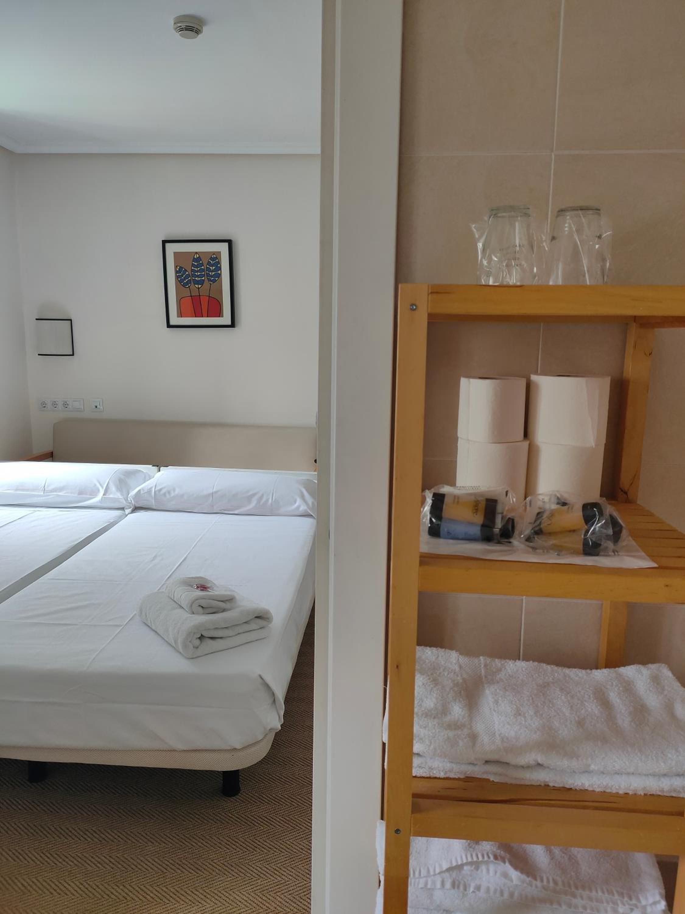 Quadruple Room - Photo 5