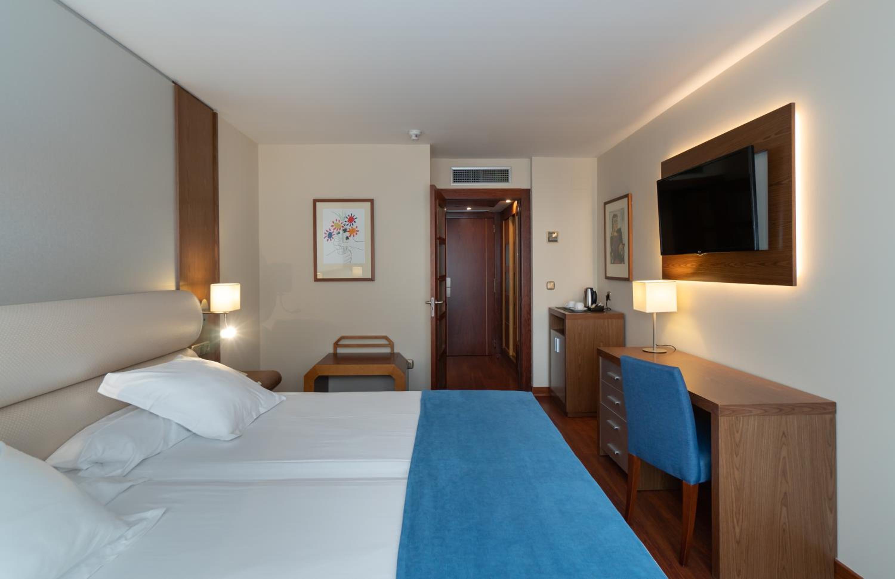 Standard Double or Twin Room - Photo 2