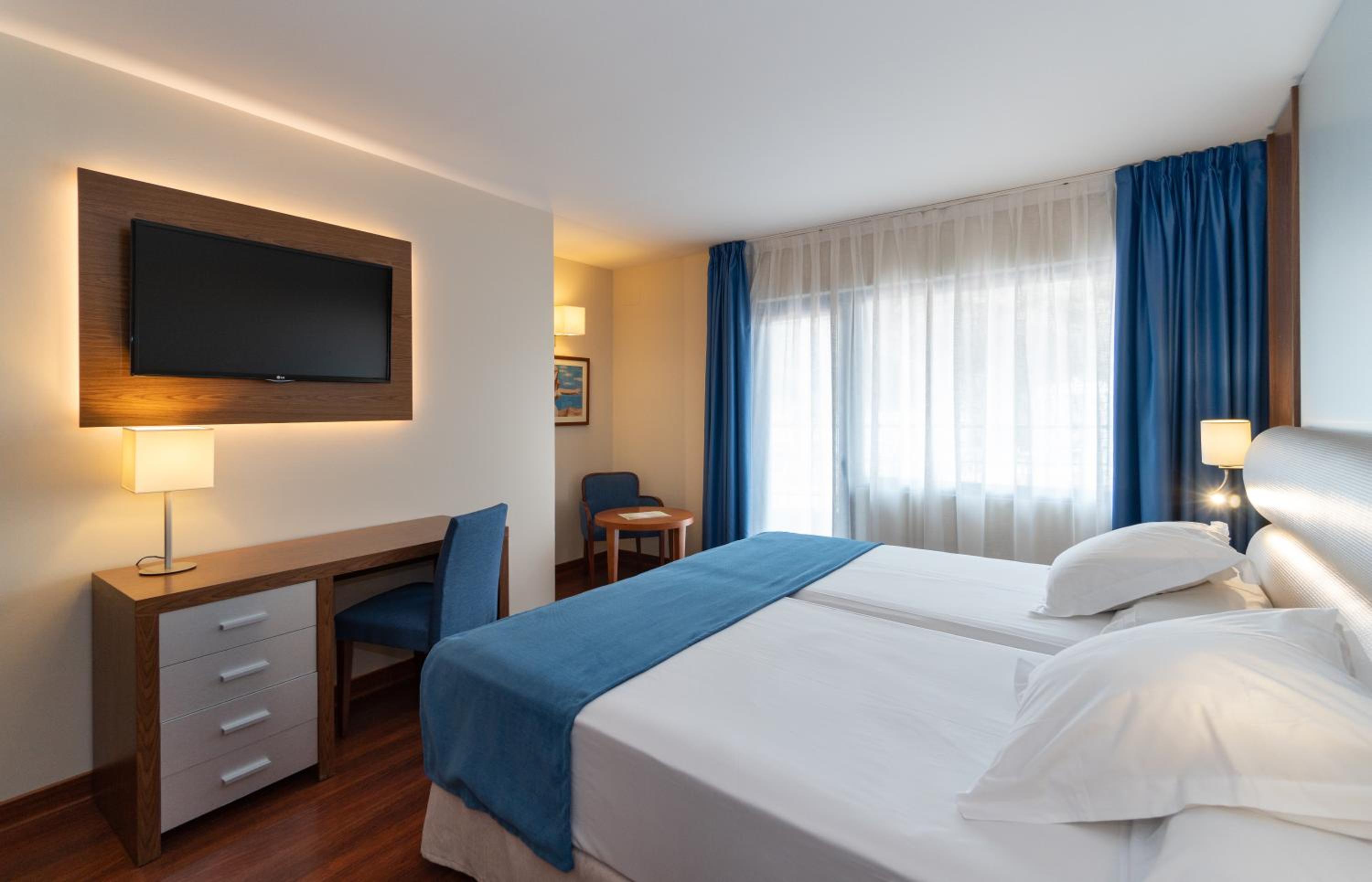 Standard Double or Twin Room - Photo 1