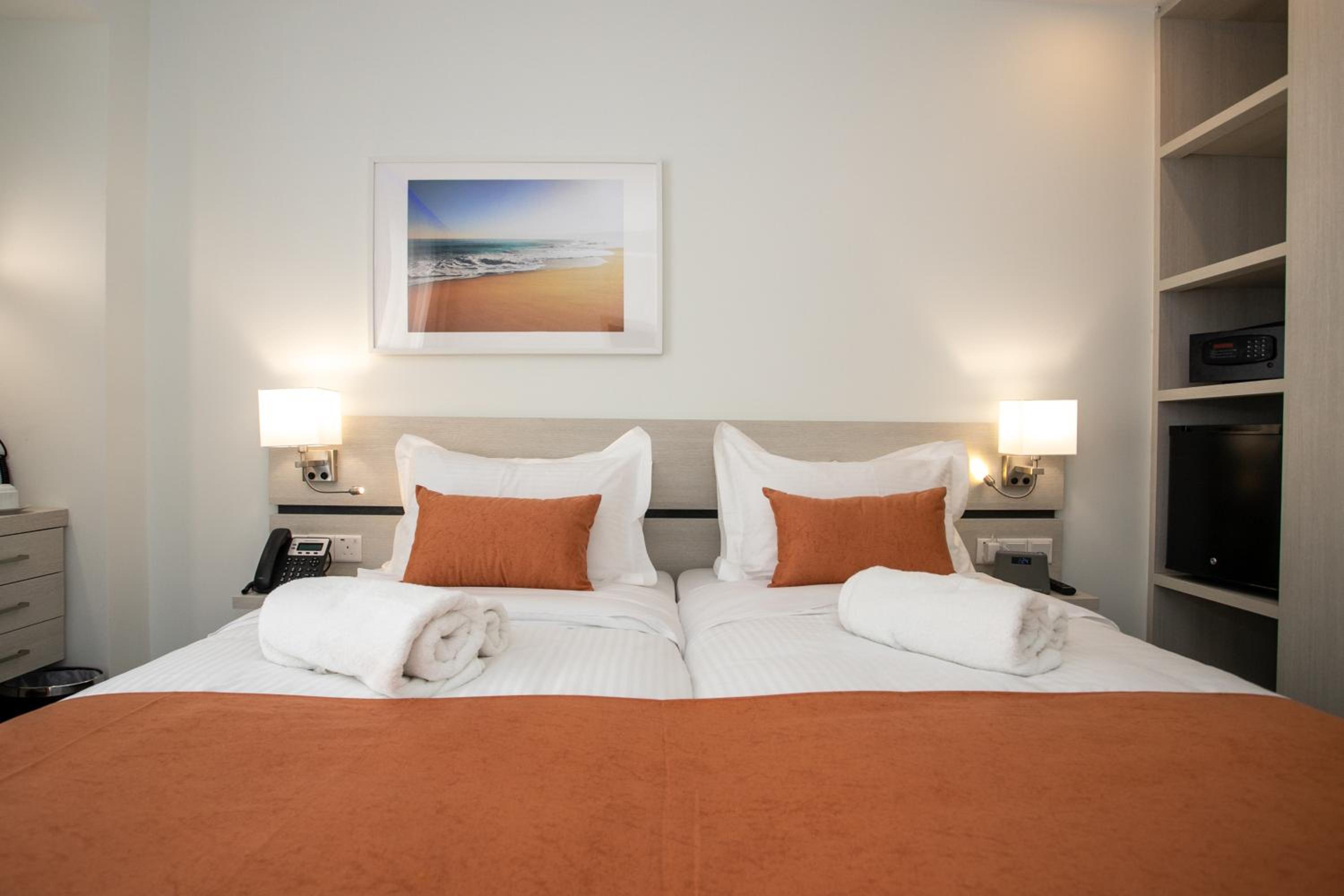 Double Room with Two Single Beds - Non-Smoking - Photo 10