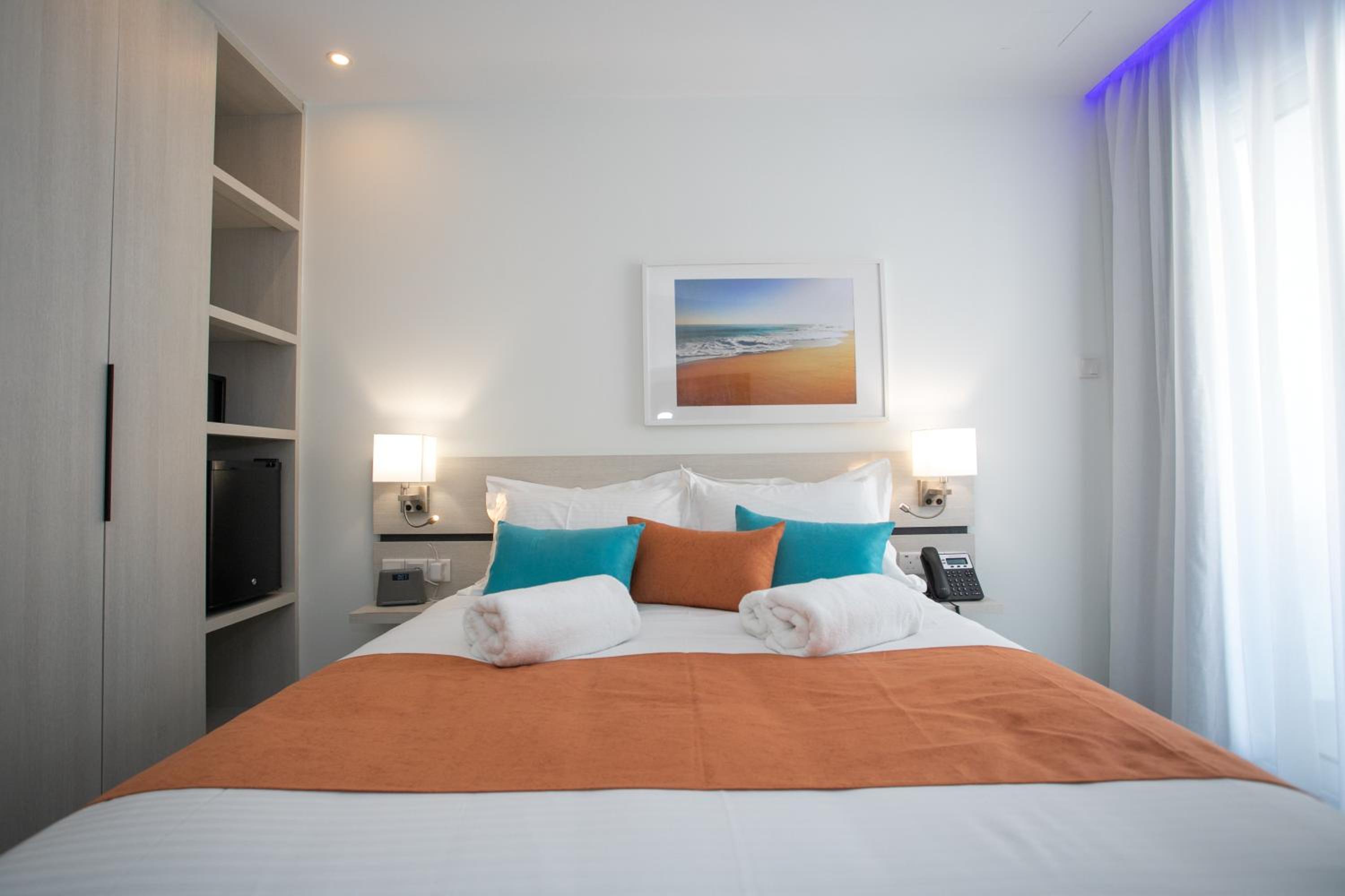 Queen Room with Queen Bed - Non-Smoking - Photo 4