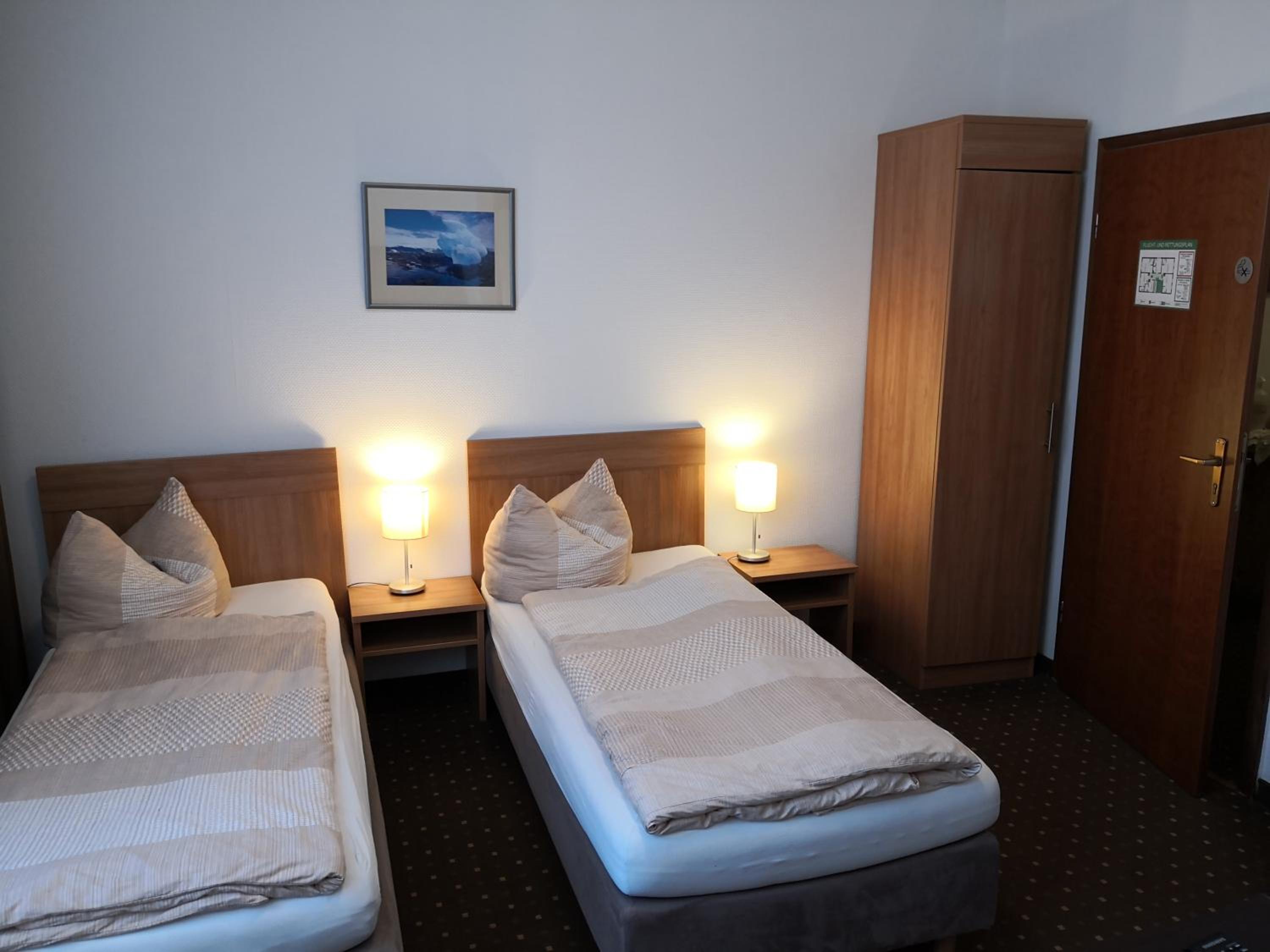 Standard Double Room - Photo 4