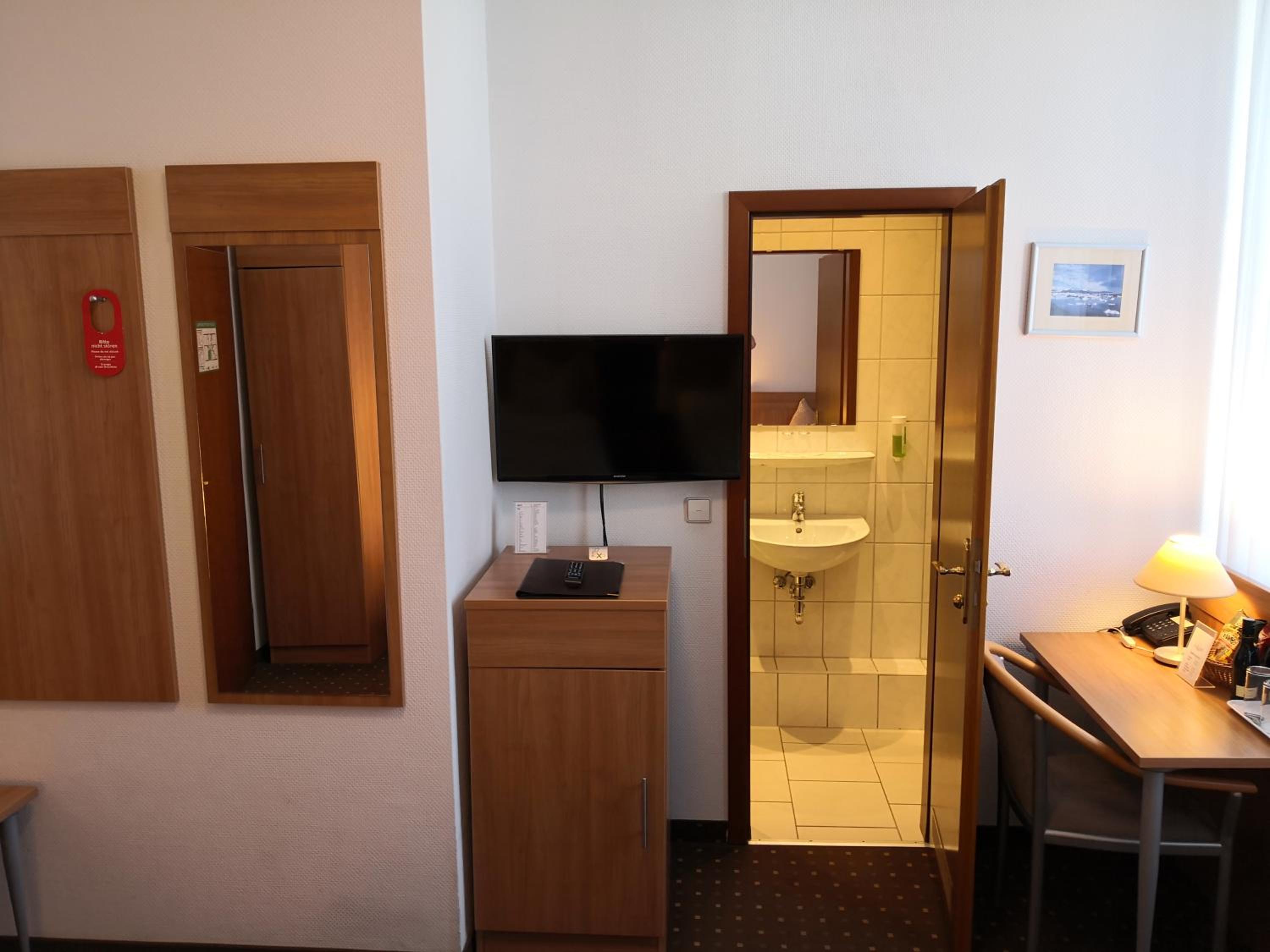 Standard Double Room - Photo 5
