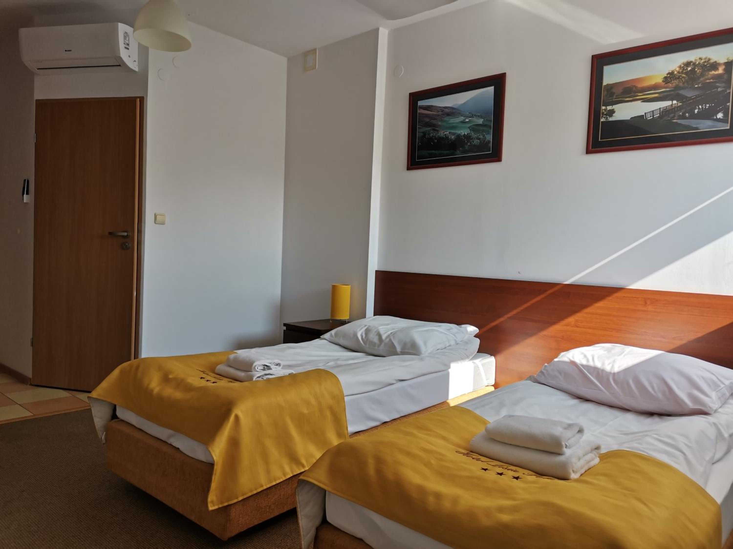 Twin Room - Photo 1