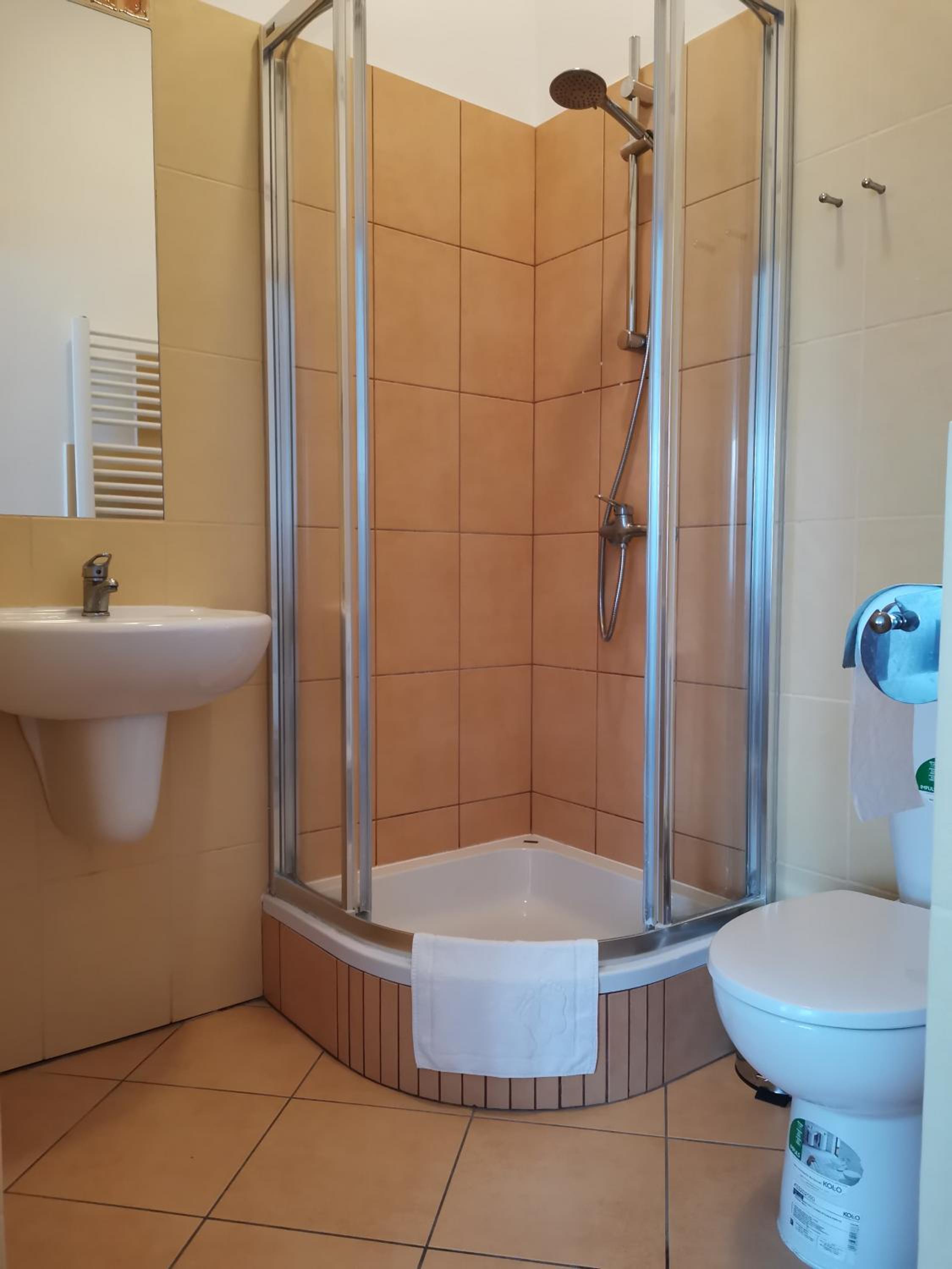 Twin Room - Photo 2