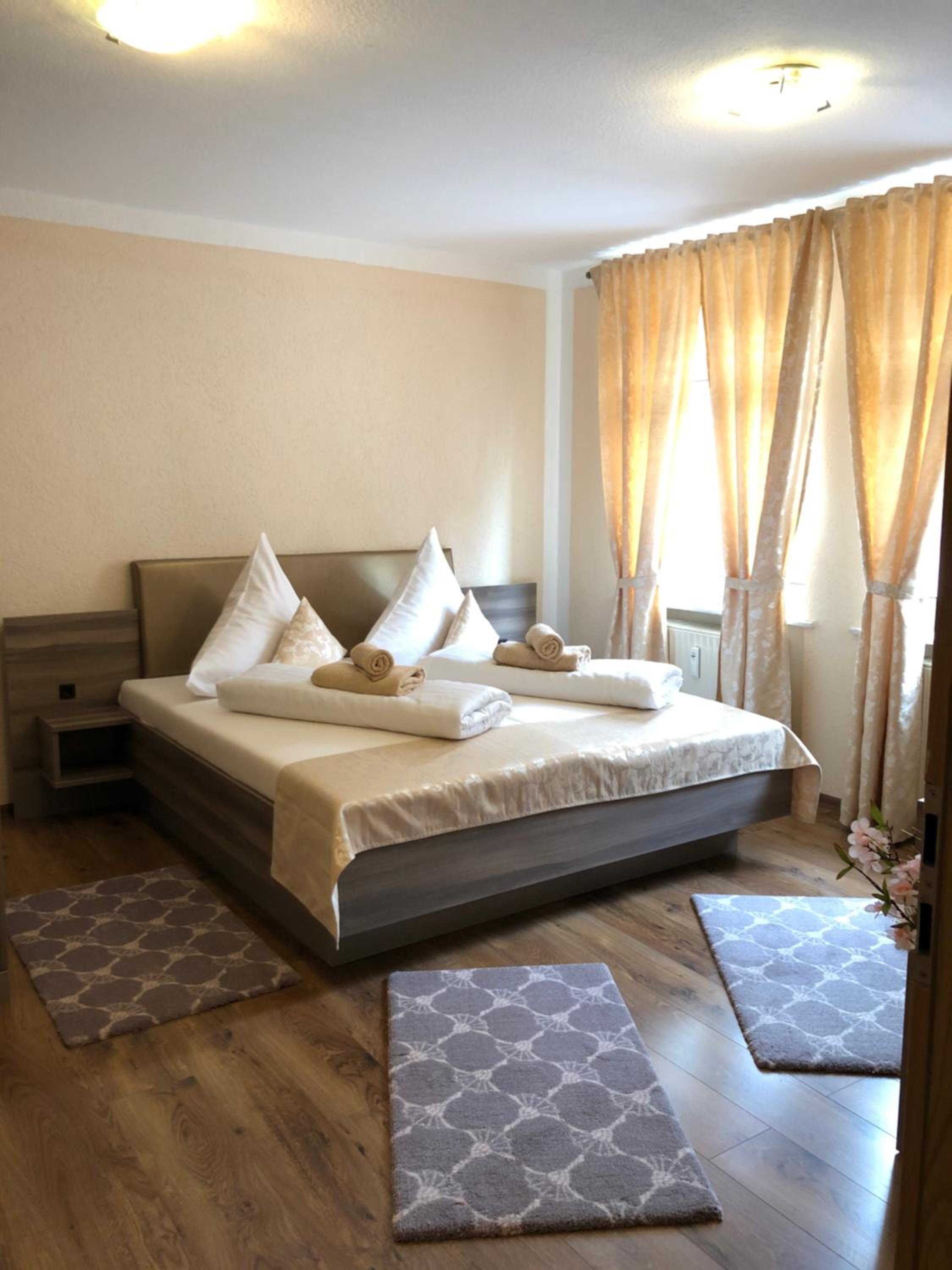 Double Room with Shared Bathroom photo 2