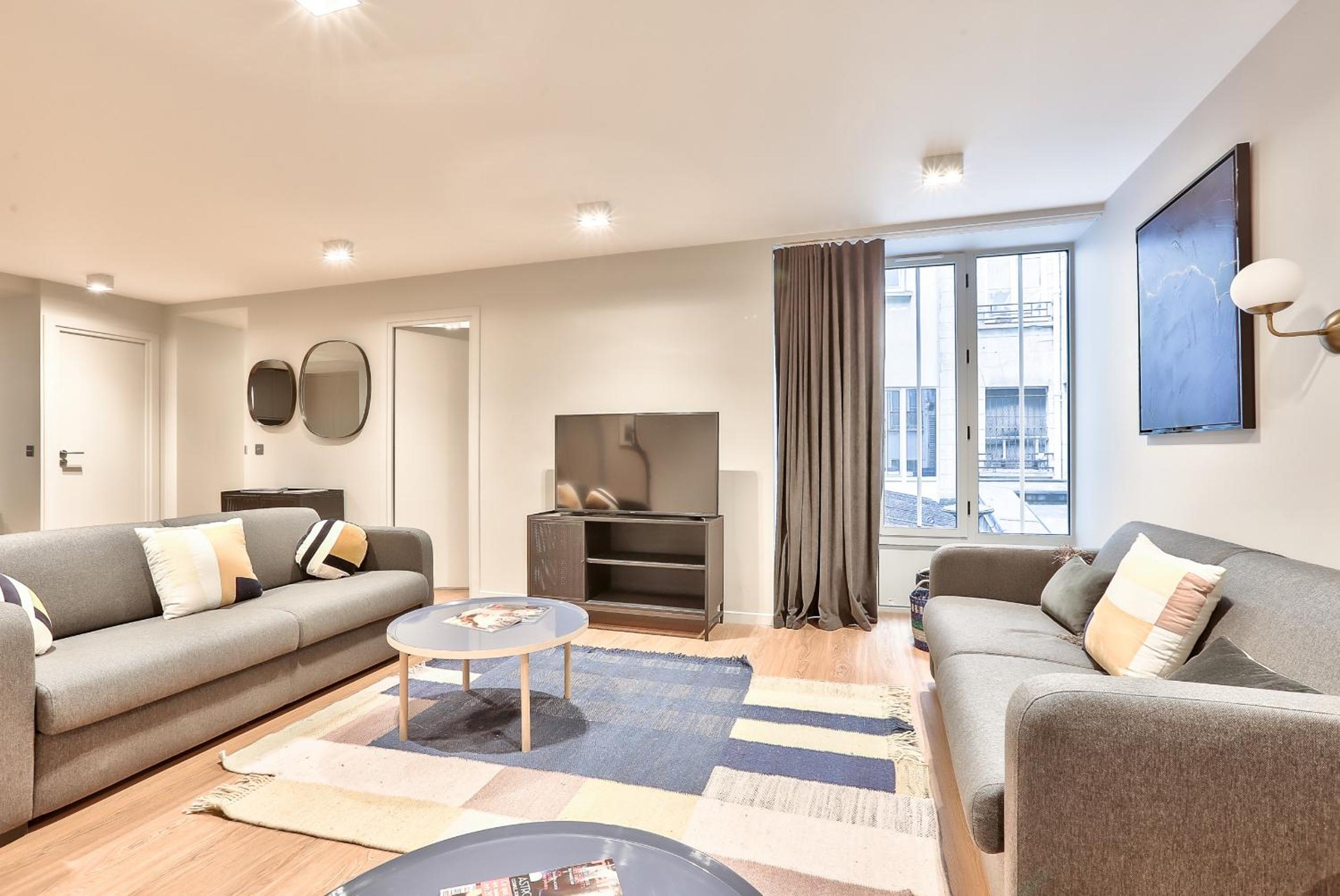 Apartment photo 2