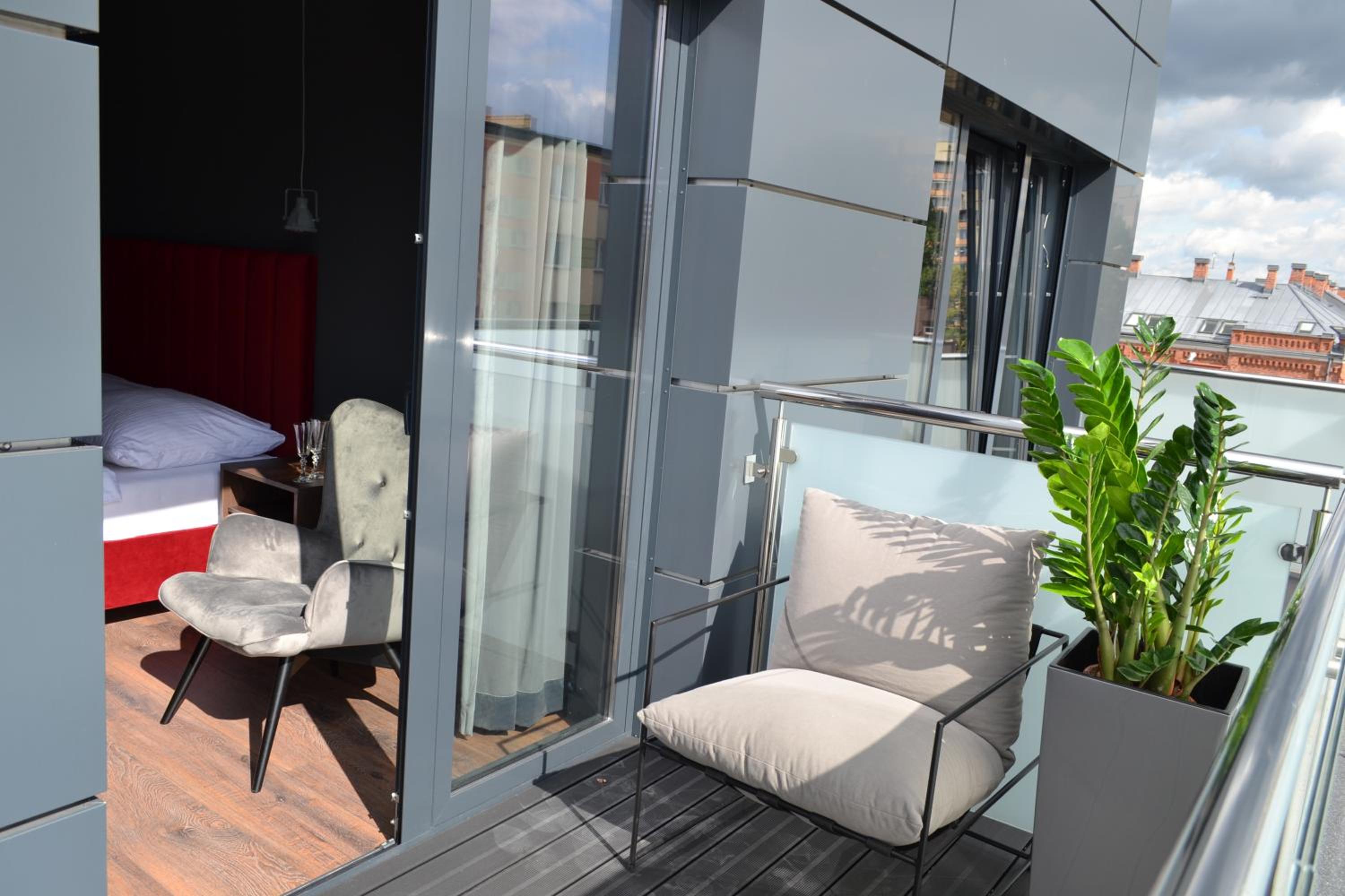 Apartment with Balcony photo 3