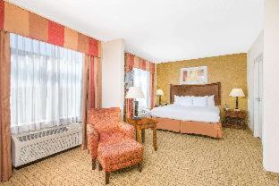 Suite with Two Queen Beds - Non-Smoking - Photo 2