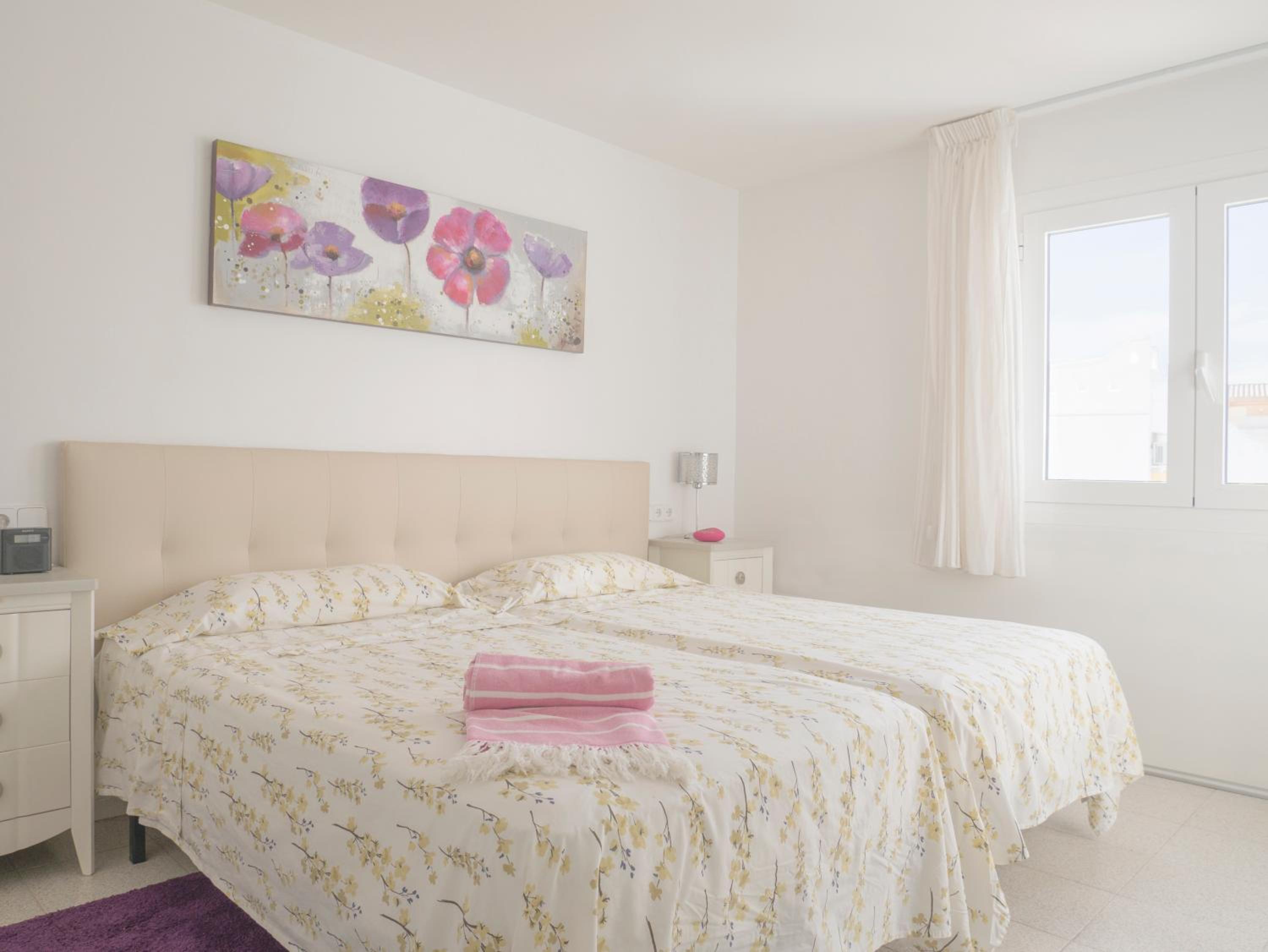 Apartamento de Dos Habitaciones con Vista a la Piscina