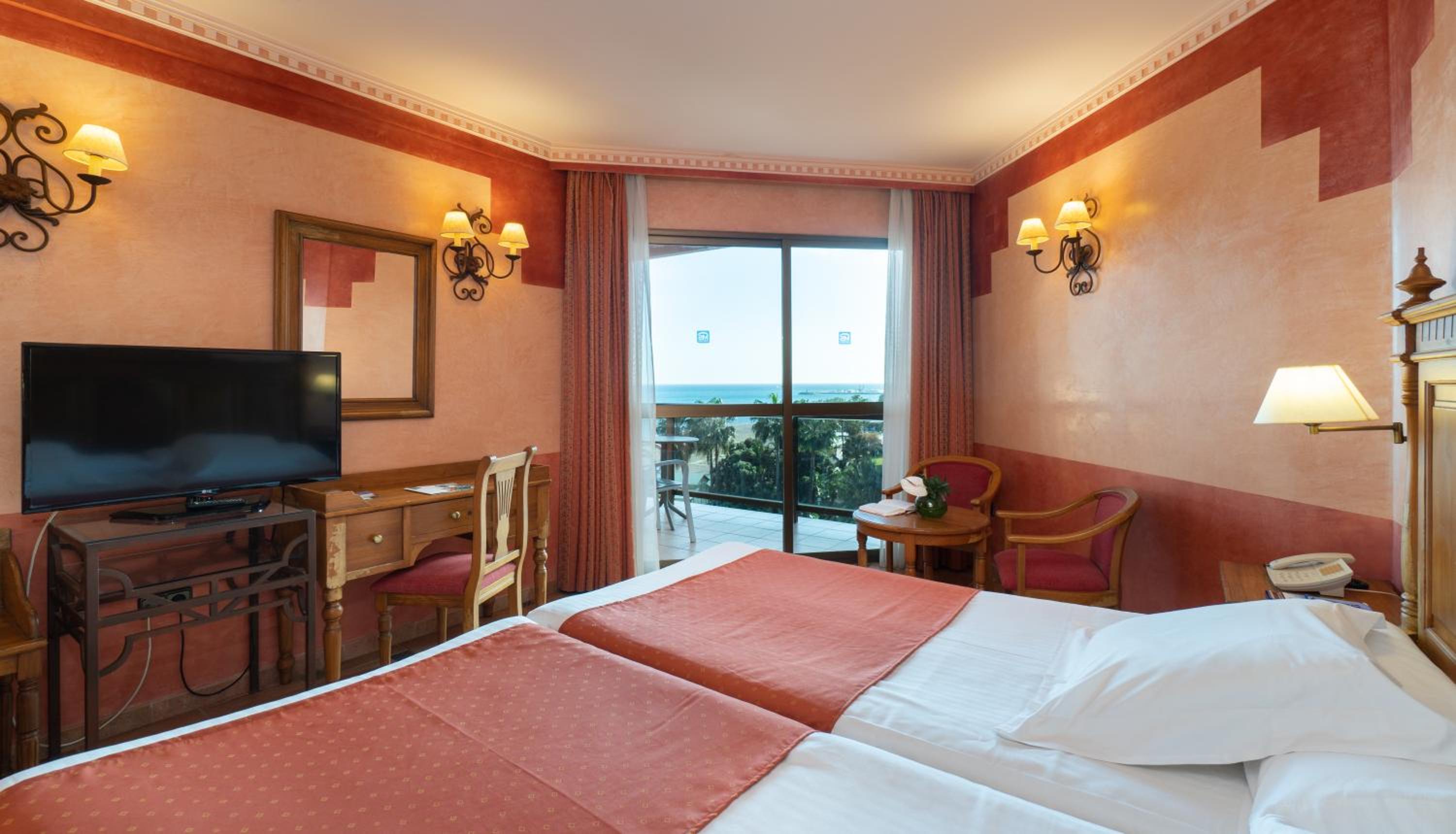 Double or Twin Room with Partial Sea View - Photo 1