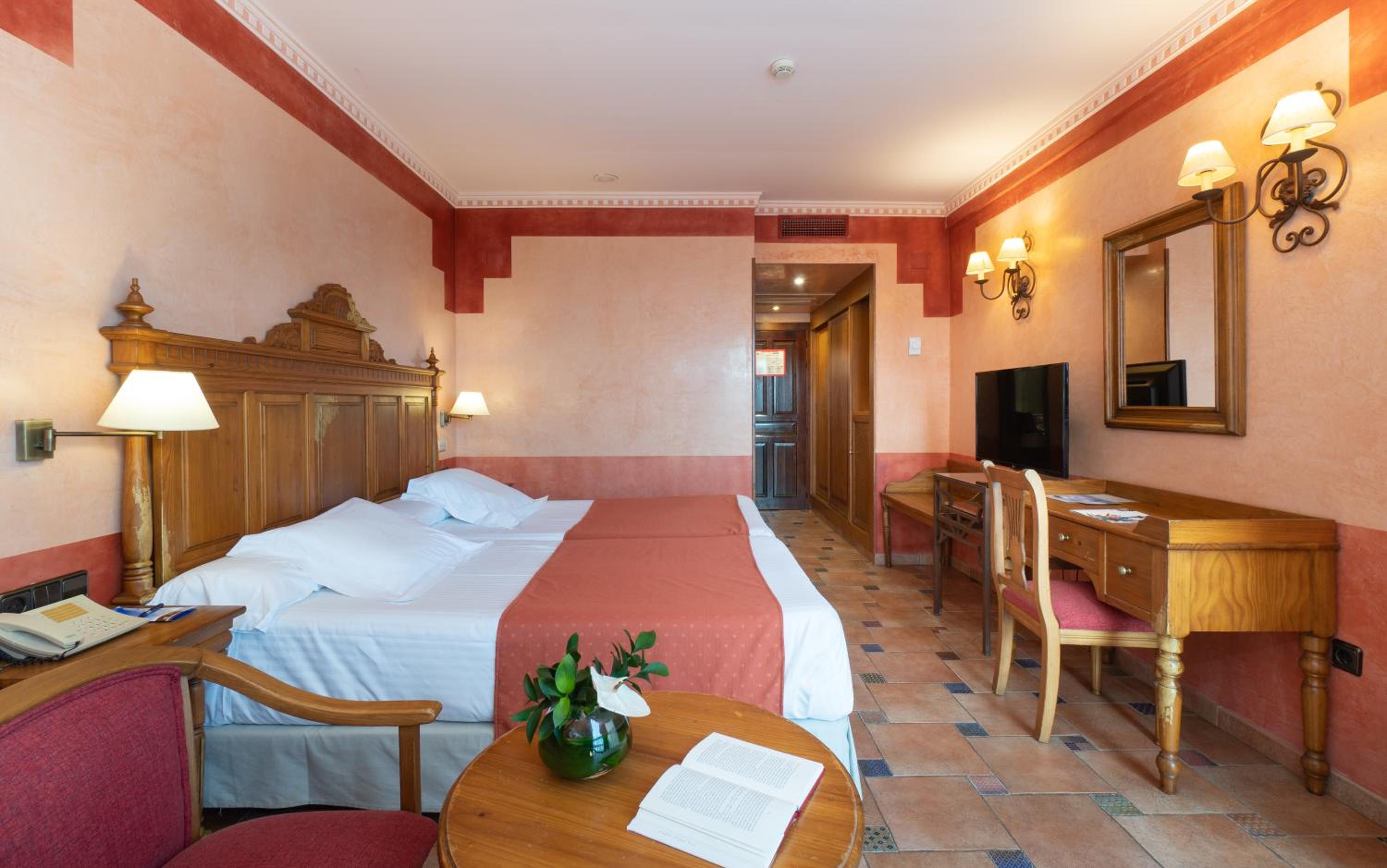 Classic Twin Room - Photo 3