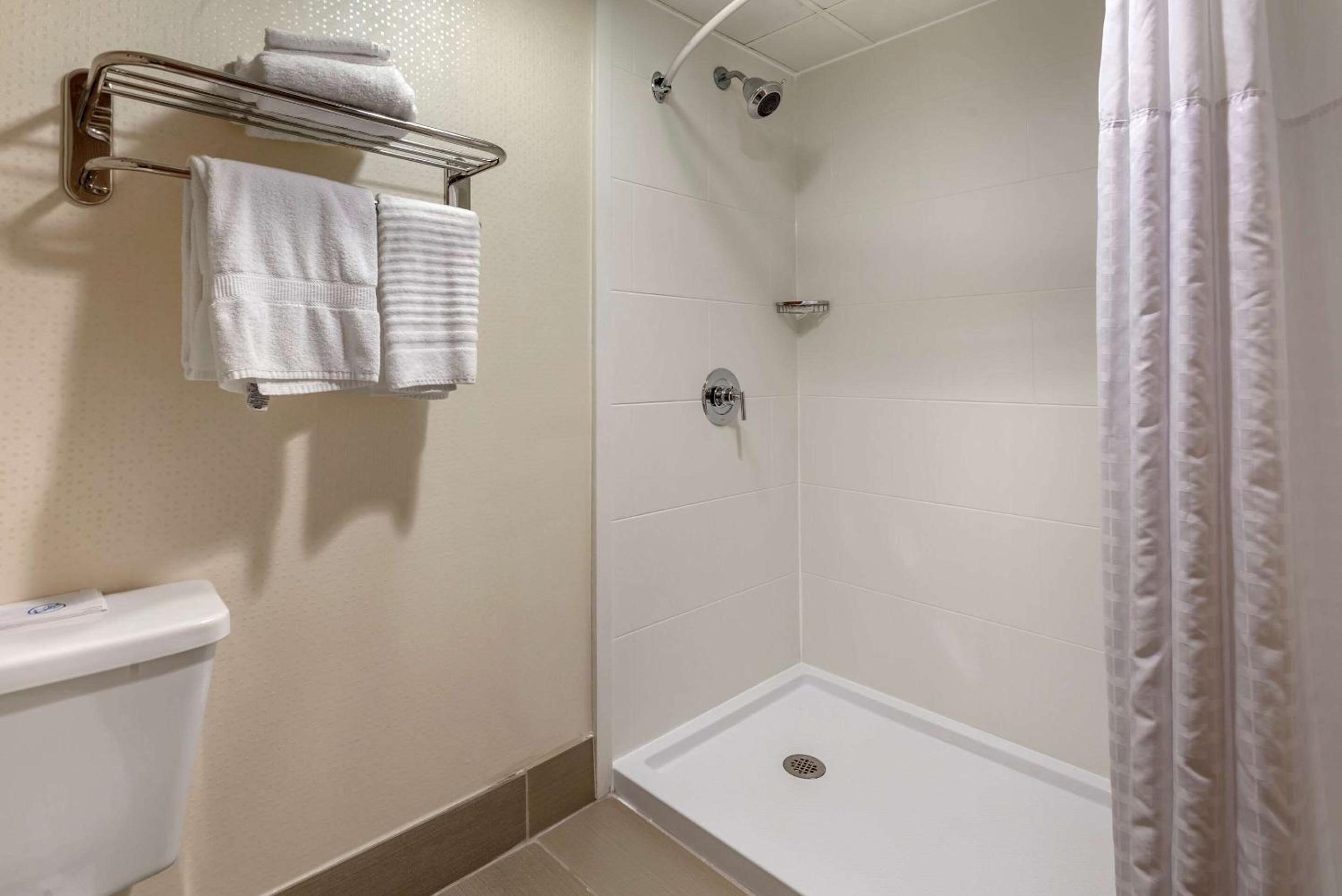 Superior King Room - Non-Smoking - Photo 2