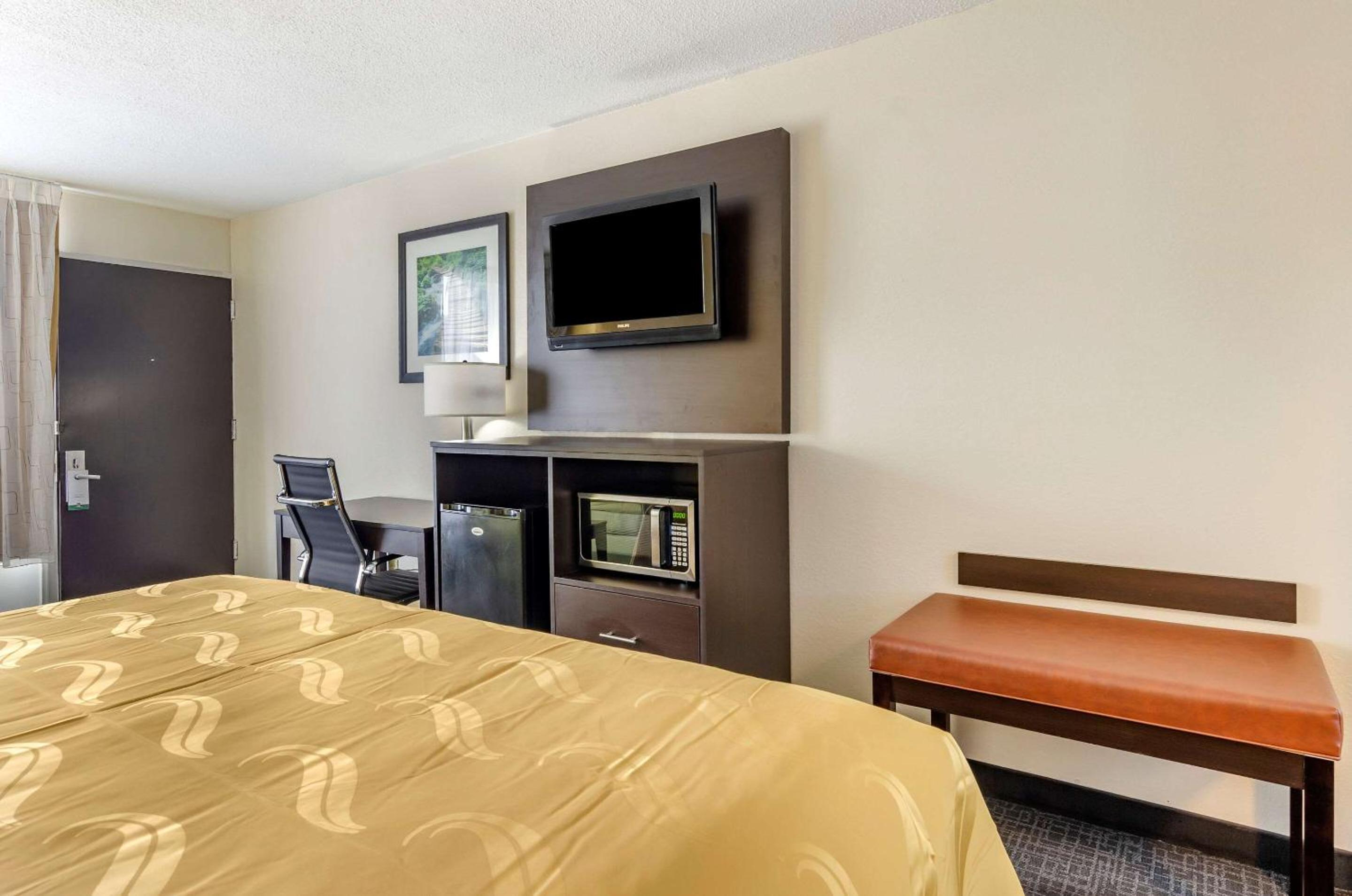 King Room with Sofa Bed - Non-Smoking - Photo 1