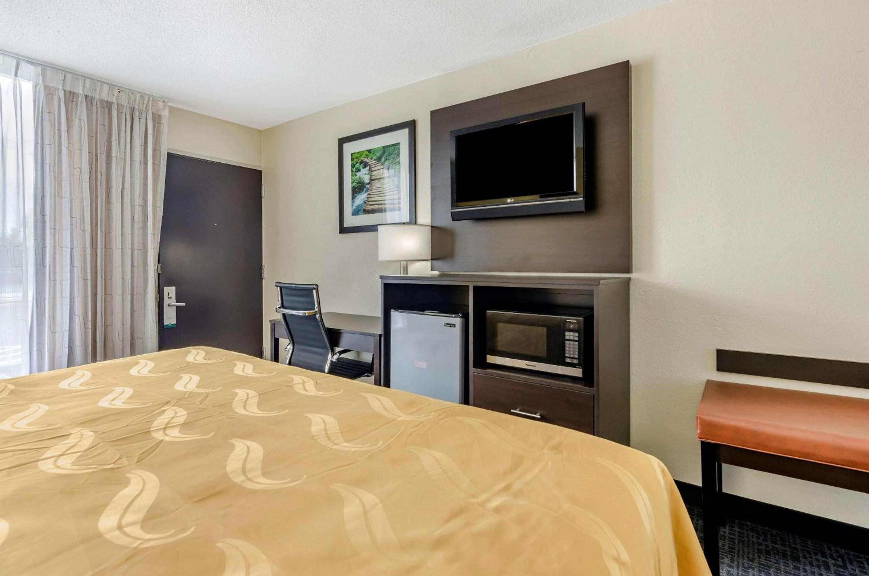 King Room - Accessible/Non-Smoking - Photo 2