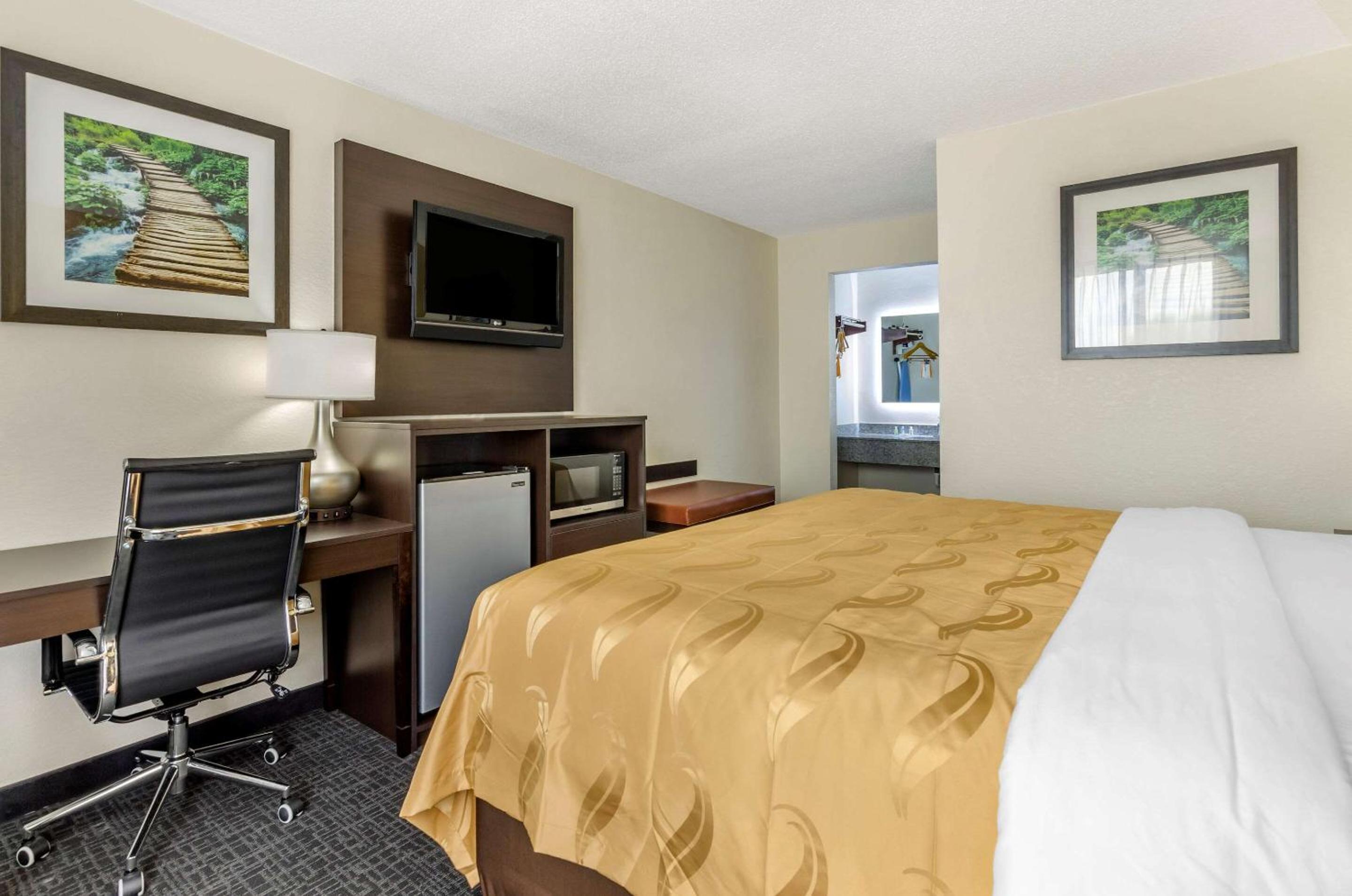 King Room - Accessible/Non-Smoking - Photo 3