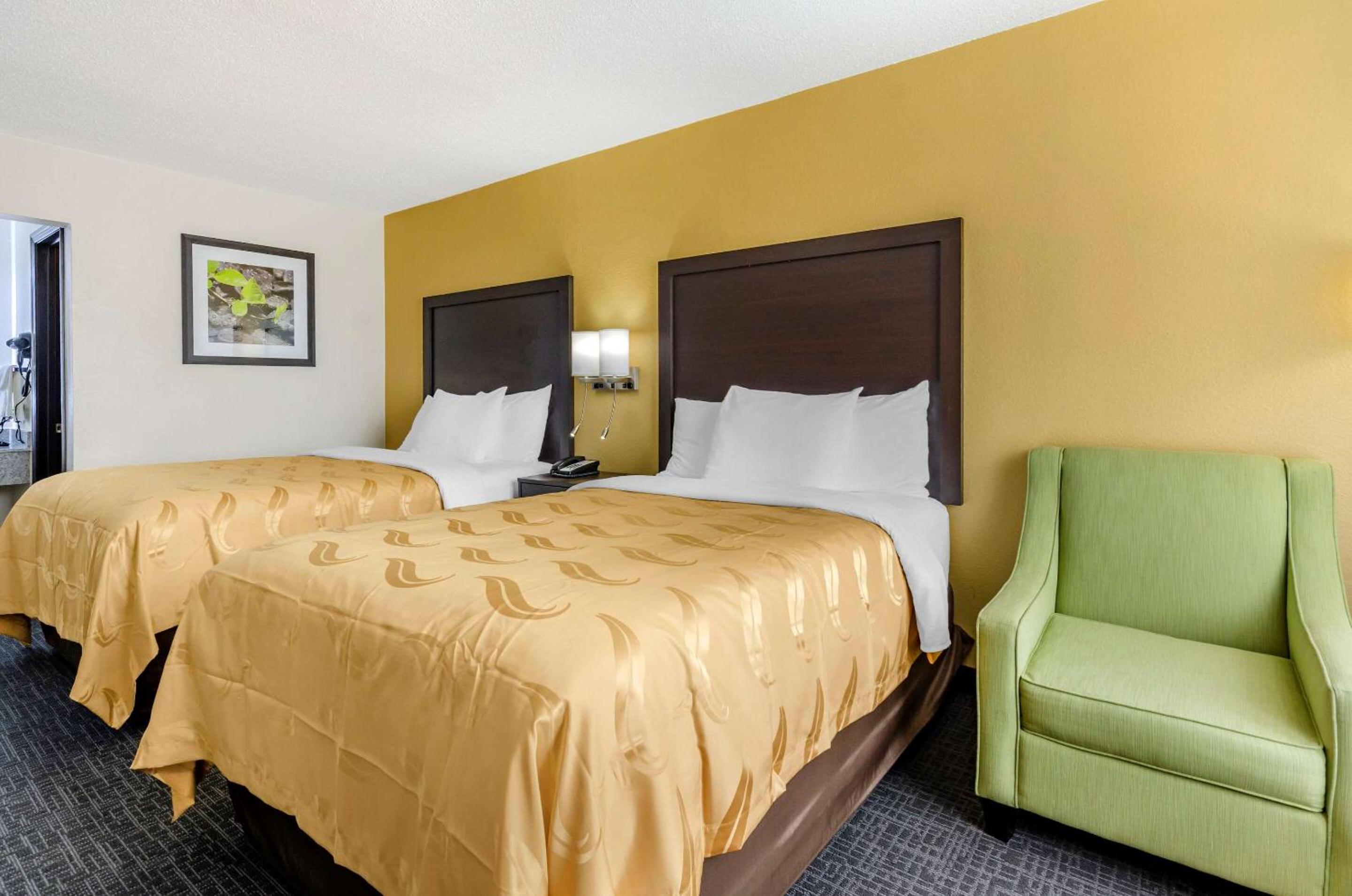 Double Room with Two Double Beds - Non-Smoking - Photo 3