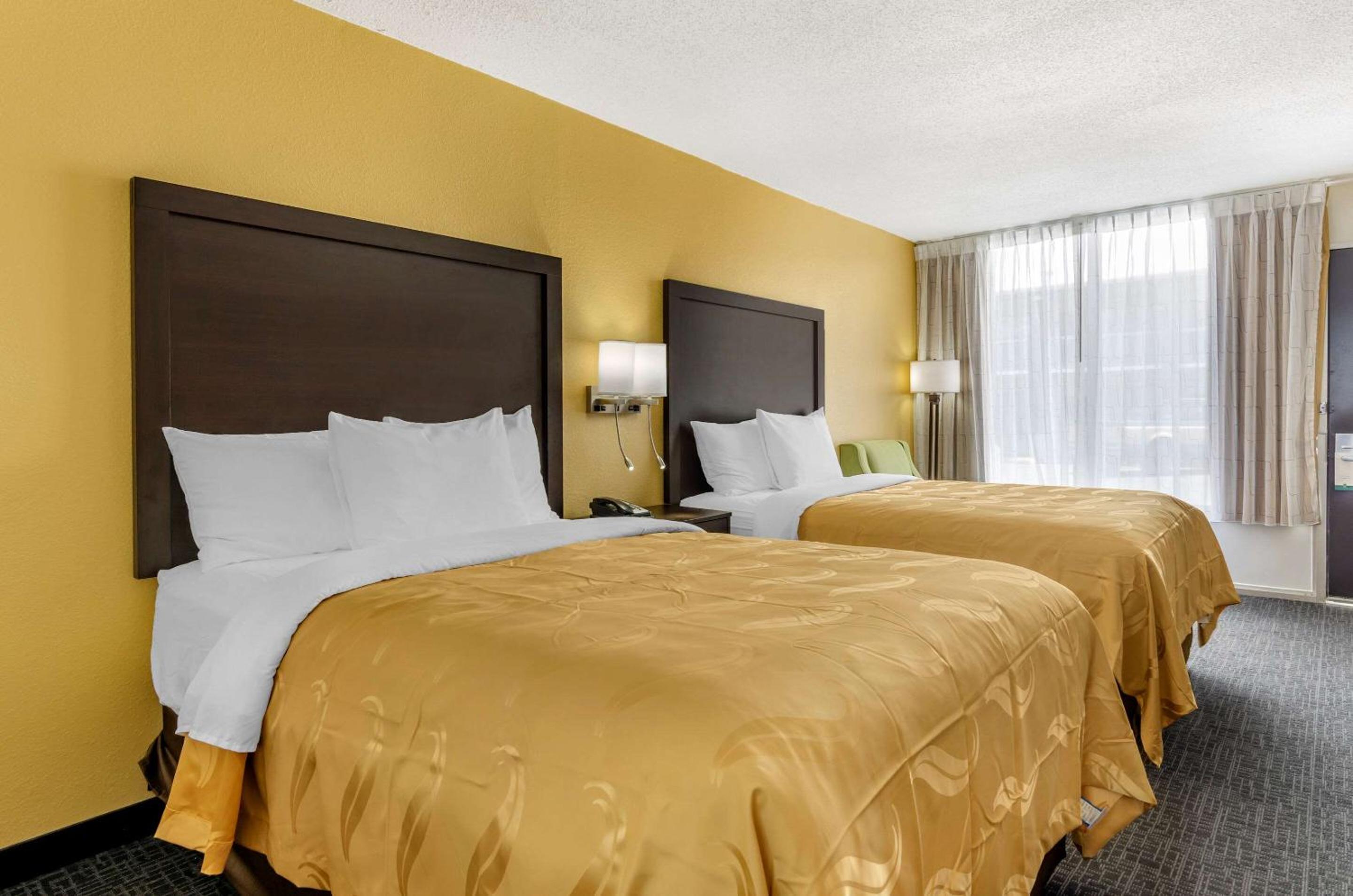 Double Room with Two Double Beds - Non-Smoking - Photo 2