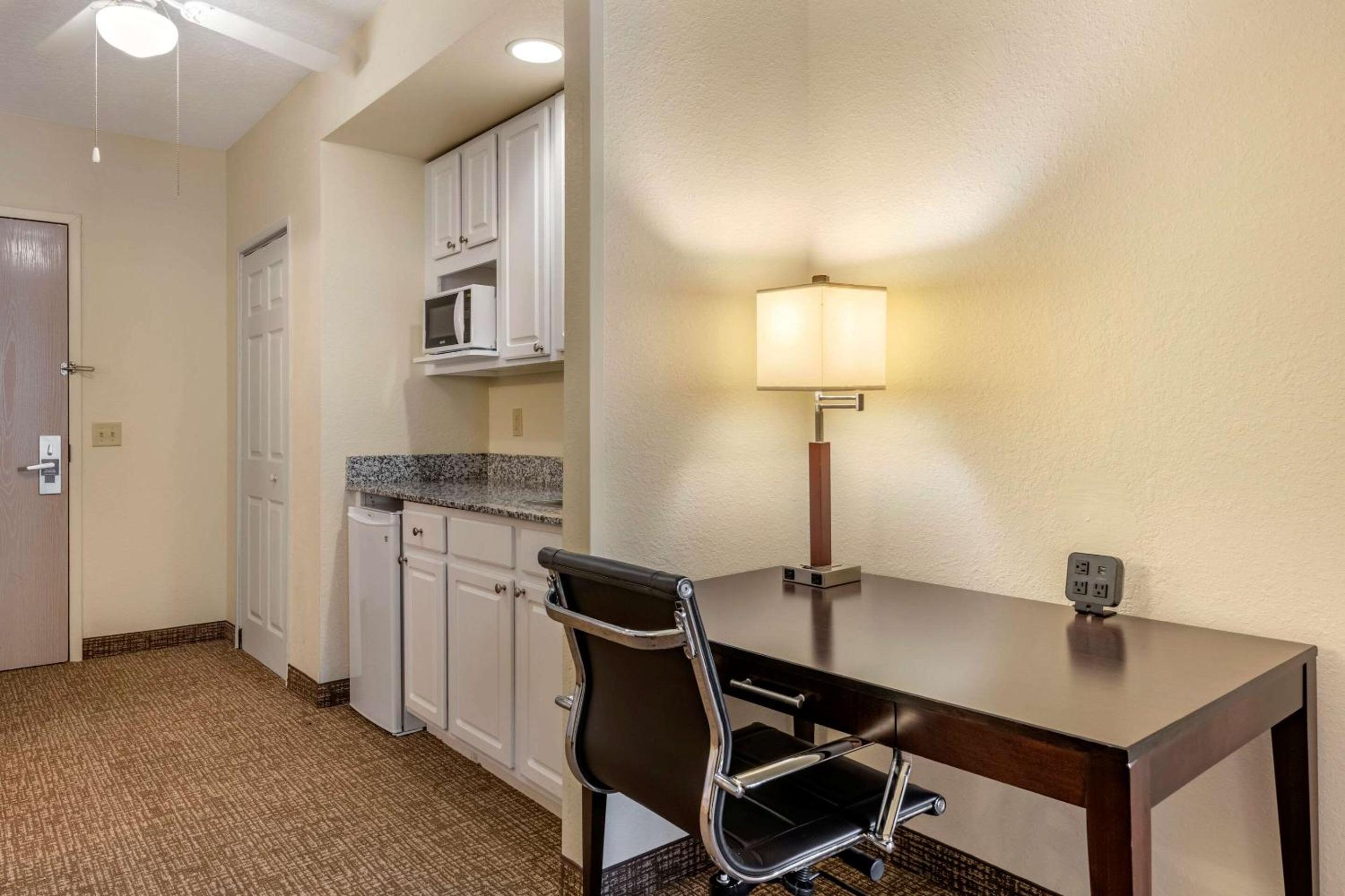 One-Bedroom King Suite with Sofa Bed - Non-Smoking