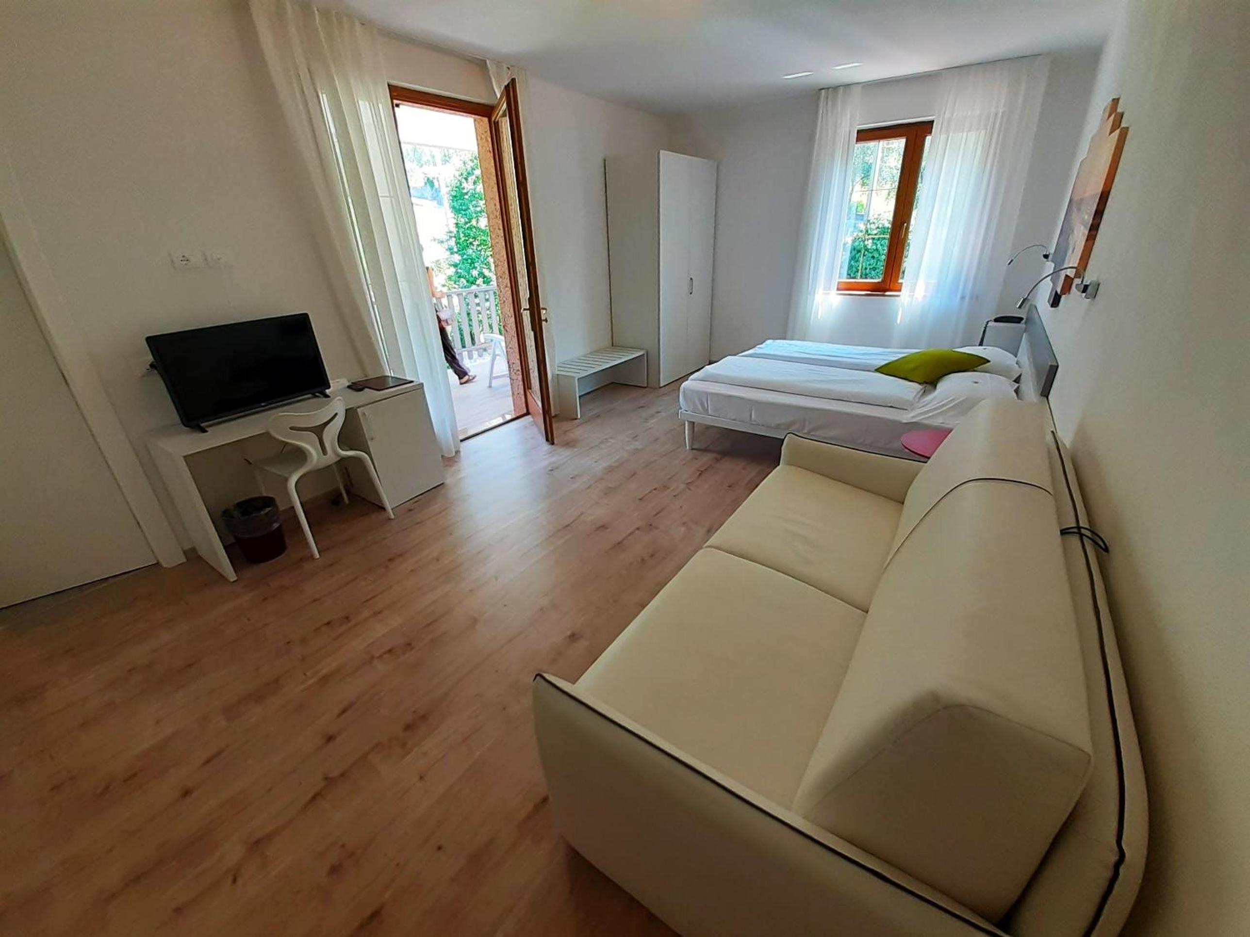 Double or Twin Room with Mountain View photo 2