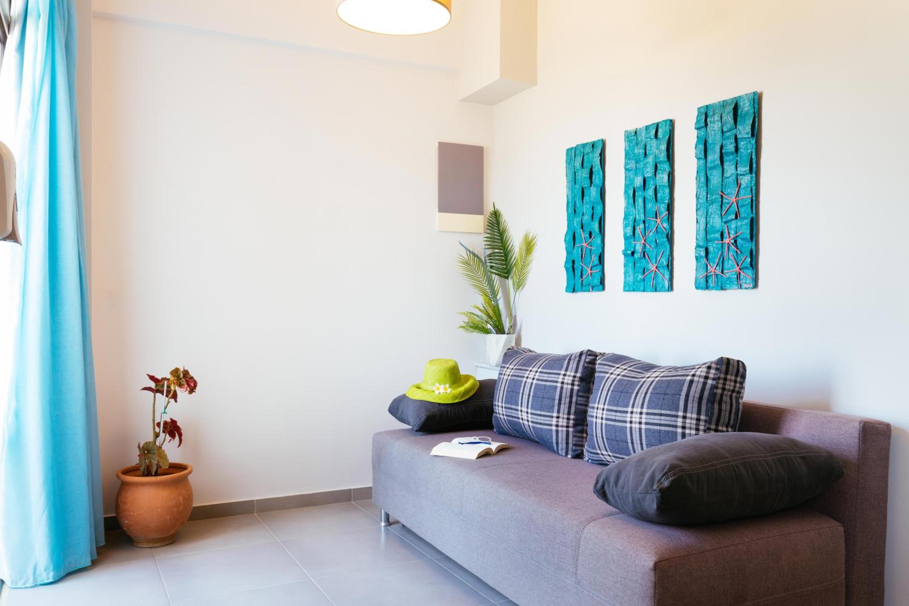 Apartment - Ground Floor - Photo 2