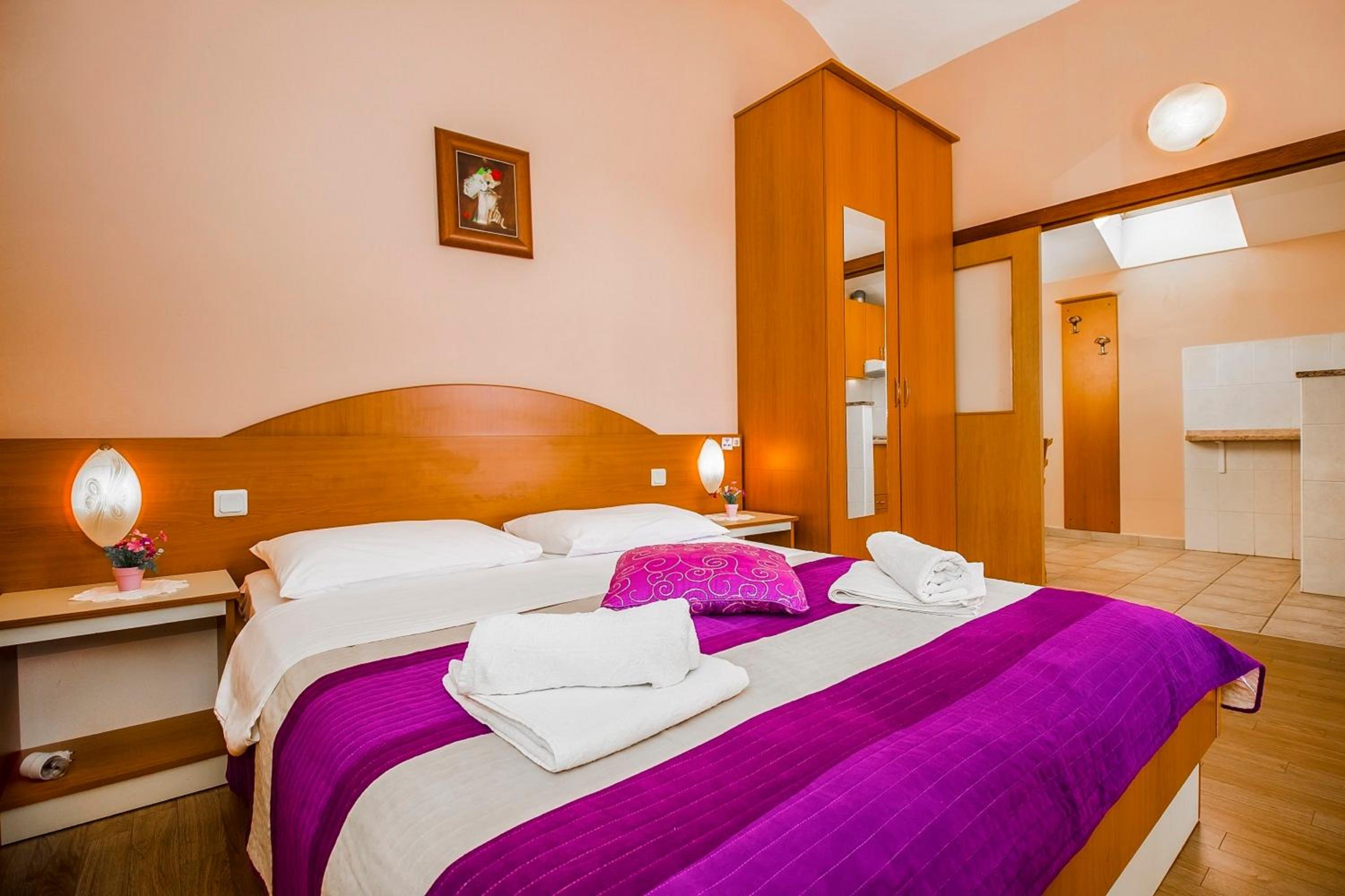 Triple Room with Balcony - Photo 3