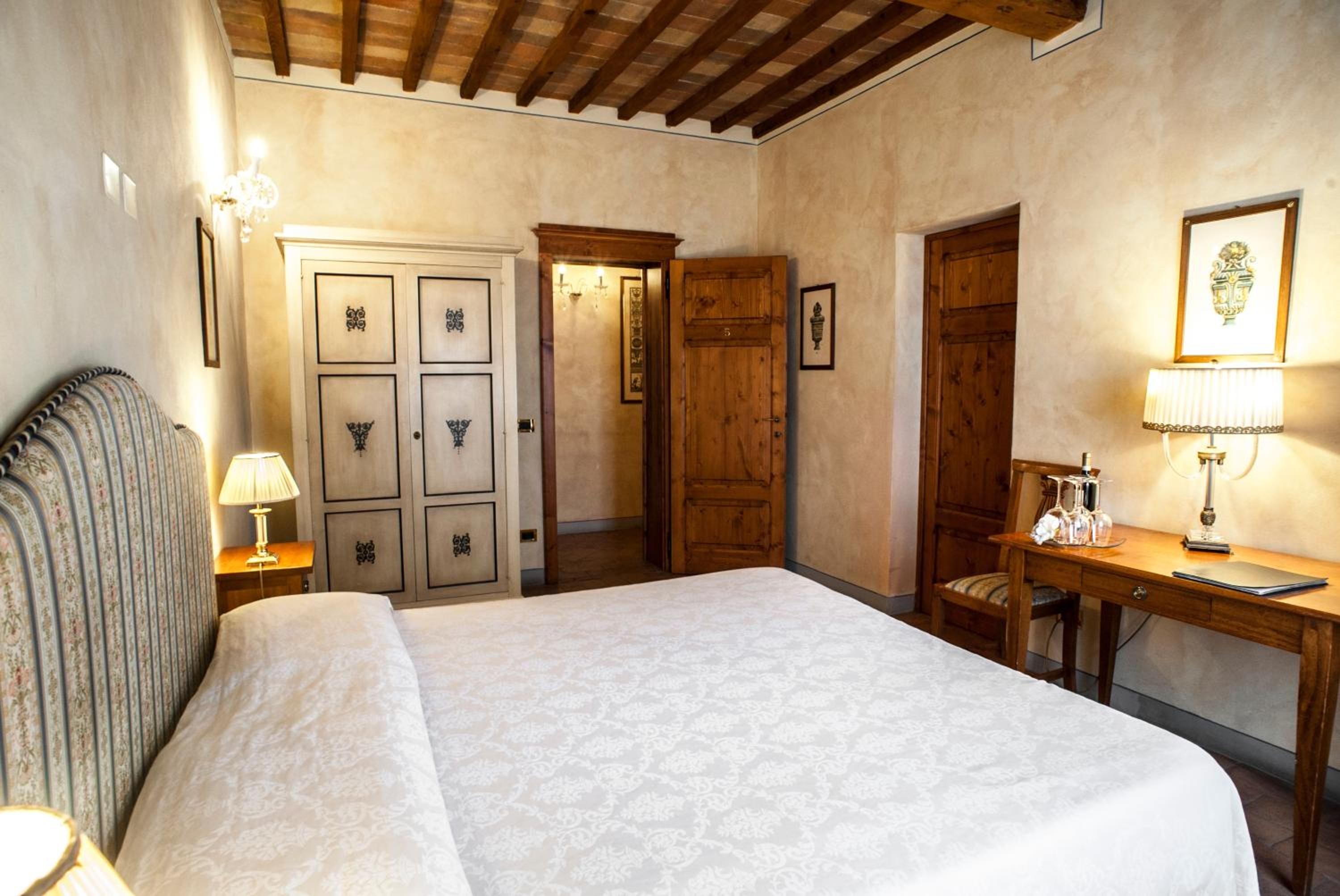 Double Room - Photo 9