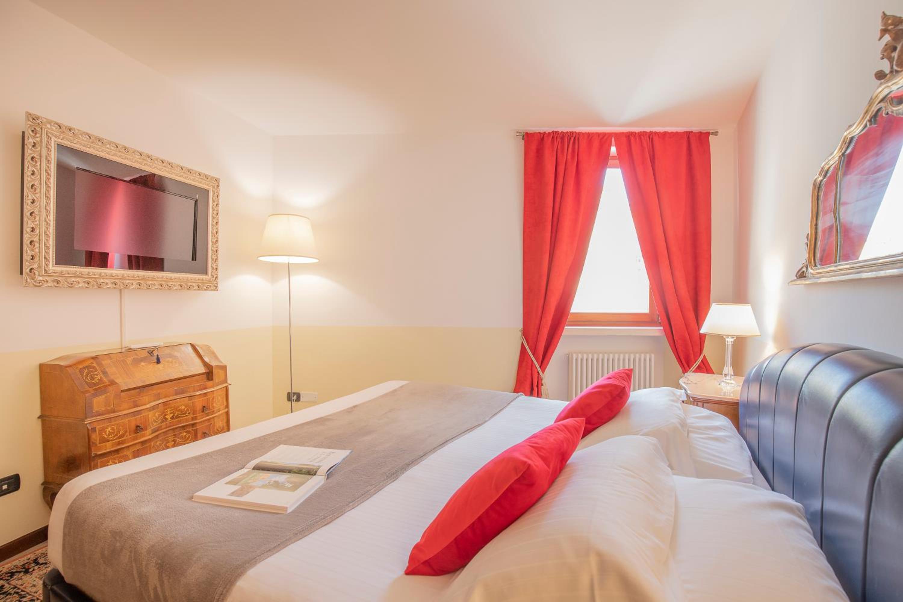 Junior Suite with Castle View - Photo 1
