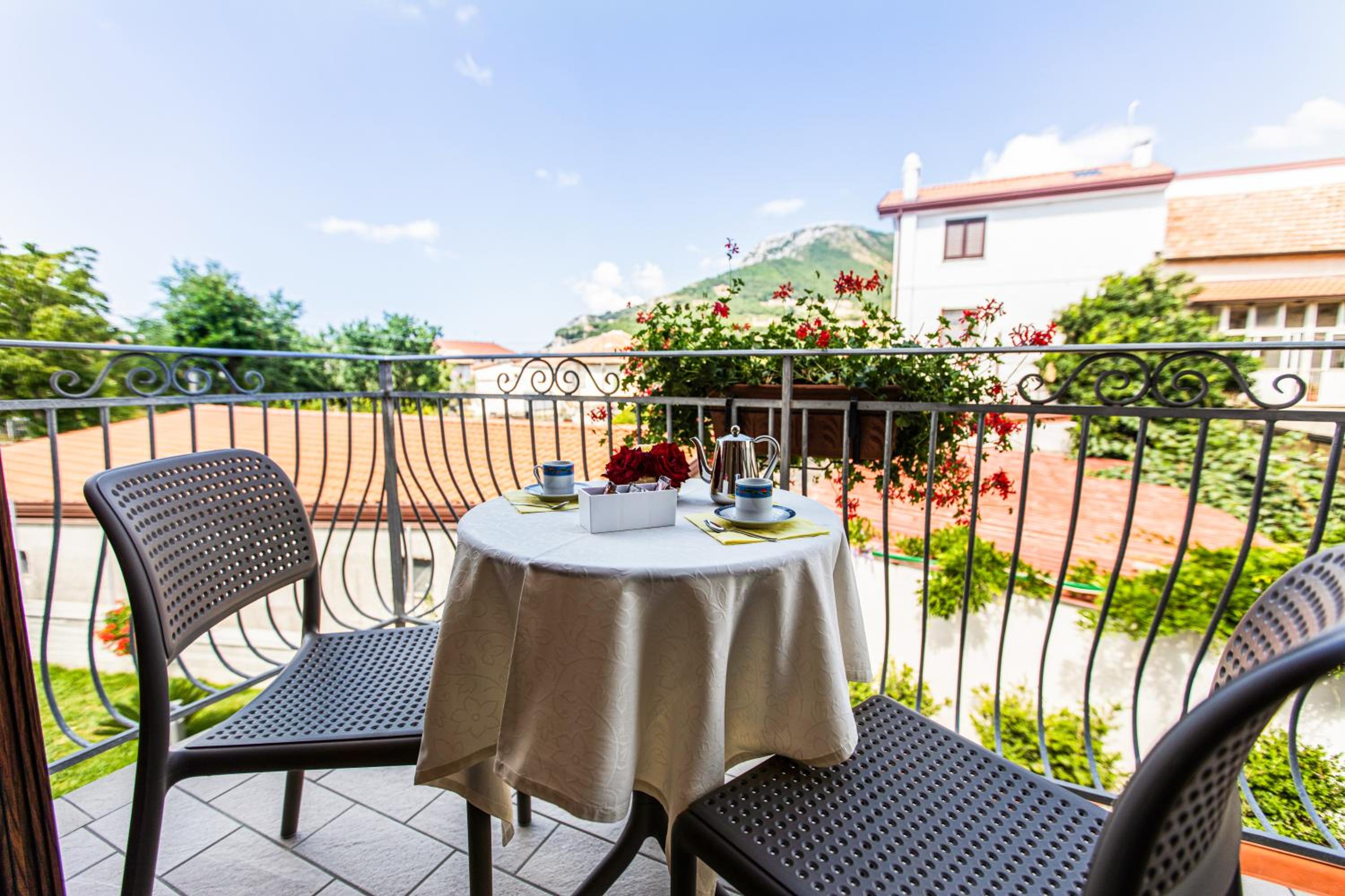 Triple Room with Balcony - Photo 19